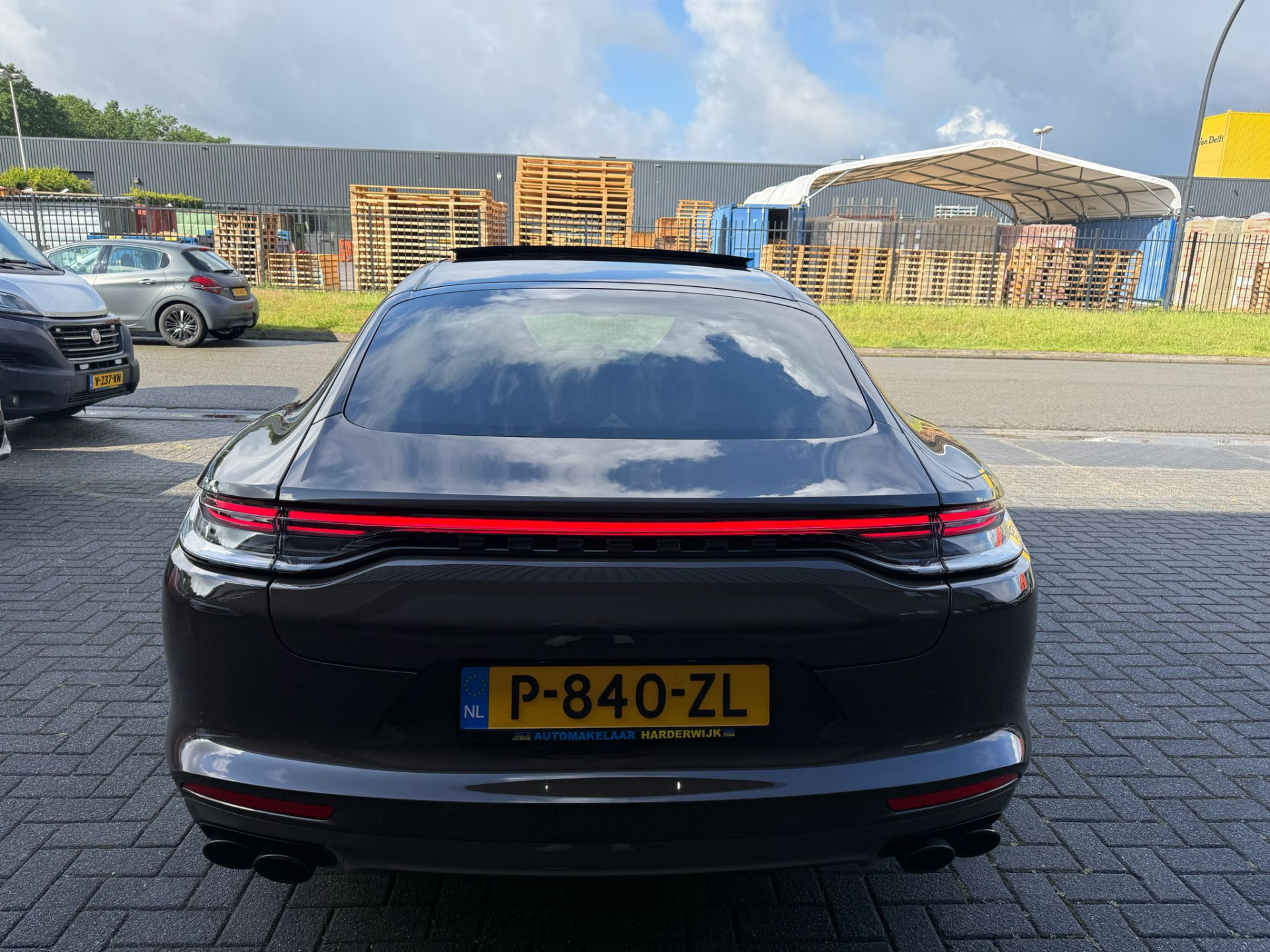 Foto van Porsche Panamera 4 E-hybrid