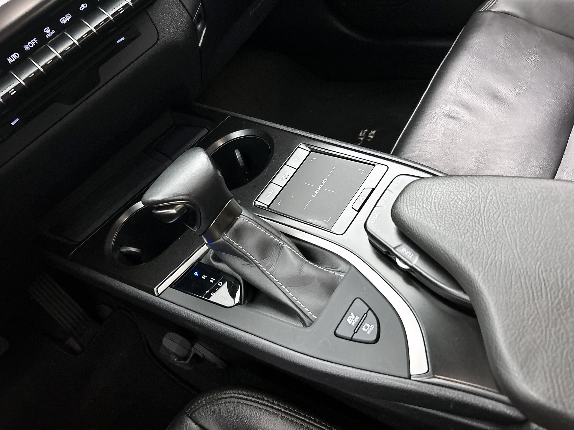 Foto van Lexus Ux