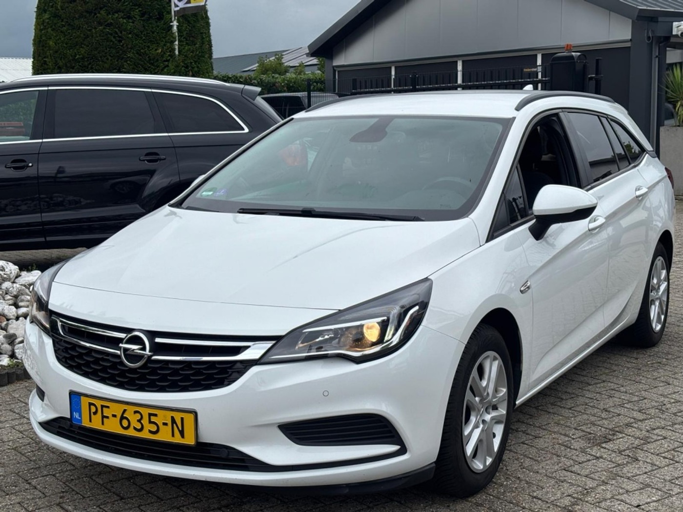 Opel Astra Sports Tourer 1.0 Online Editio 2017 Wit Trekhaak NL Audi 2017 - voorkant