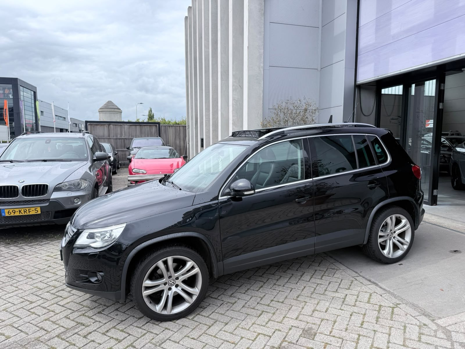 Volkswagen Tiguan 2.0 TSI R-Line! VOL OPTIES! MOTOR REVISIE! INRUIL MOGELIJK! 2011 - voorkant