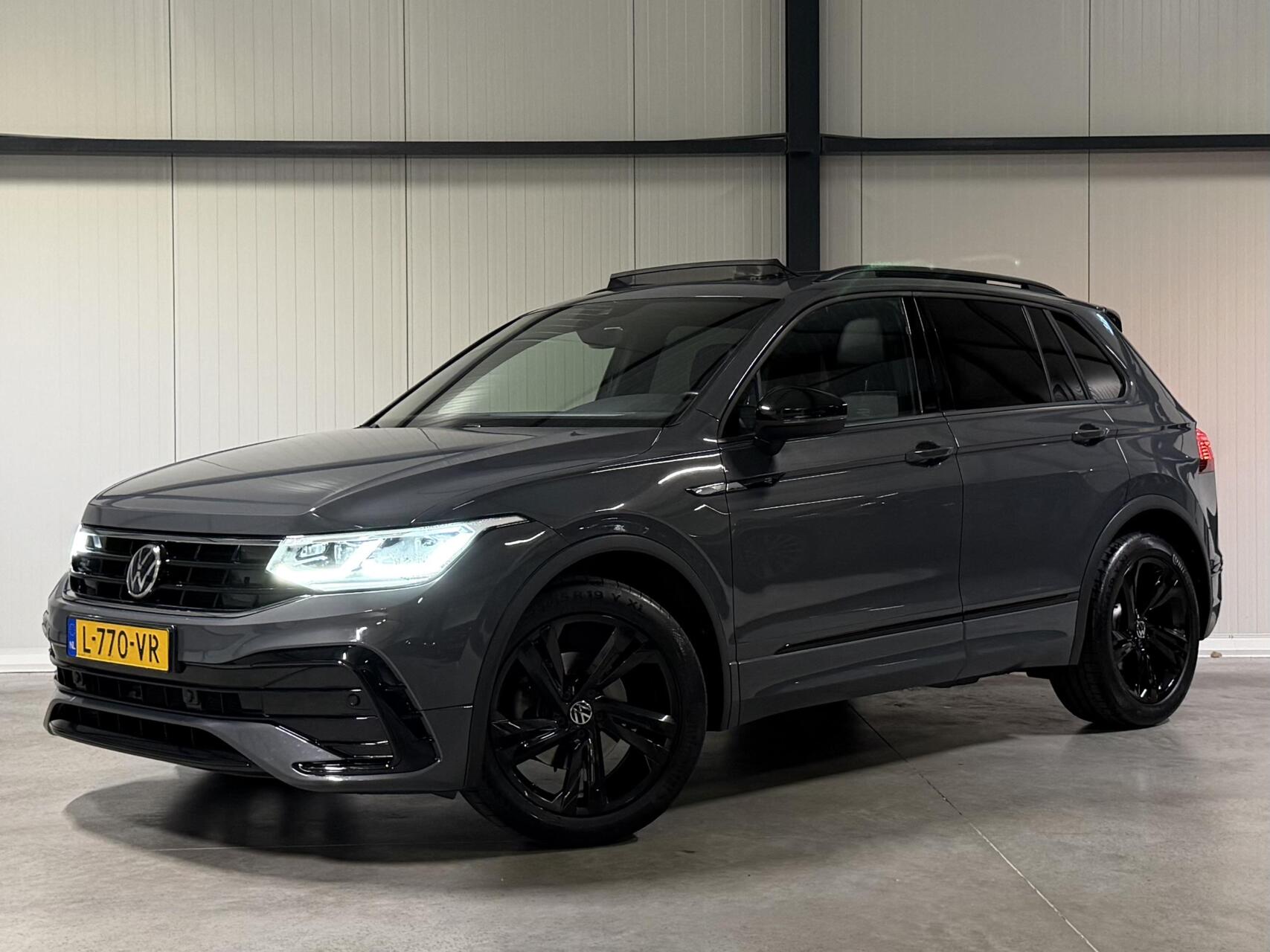 Volkswagen Tiguan 1.5 TSI R-Line Pano Virtual Harman Kardon 2021 - voorkant