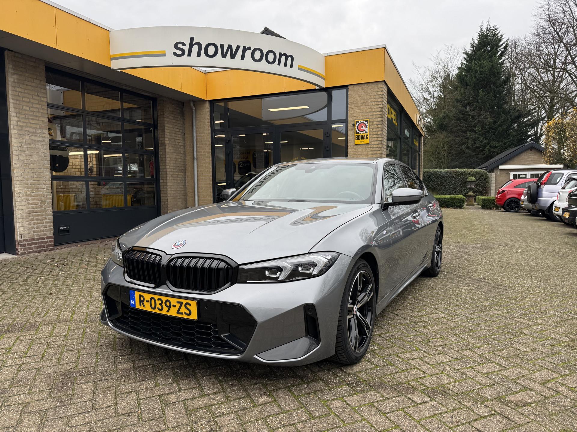 BMW 318i 318i M-Sport Automaat Climate Control Led Navi Carplay 2023 - voorkant