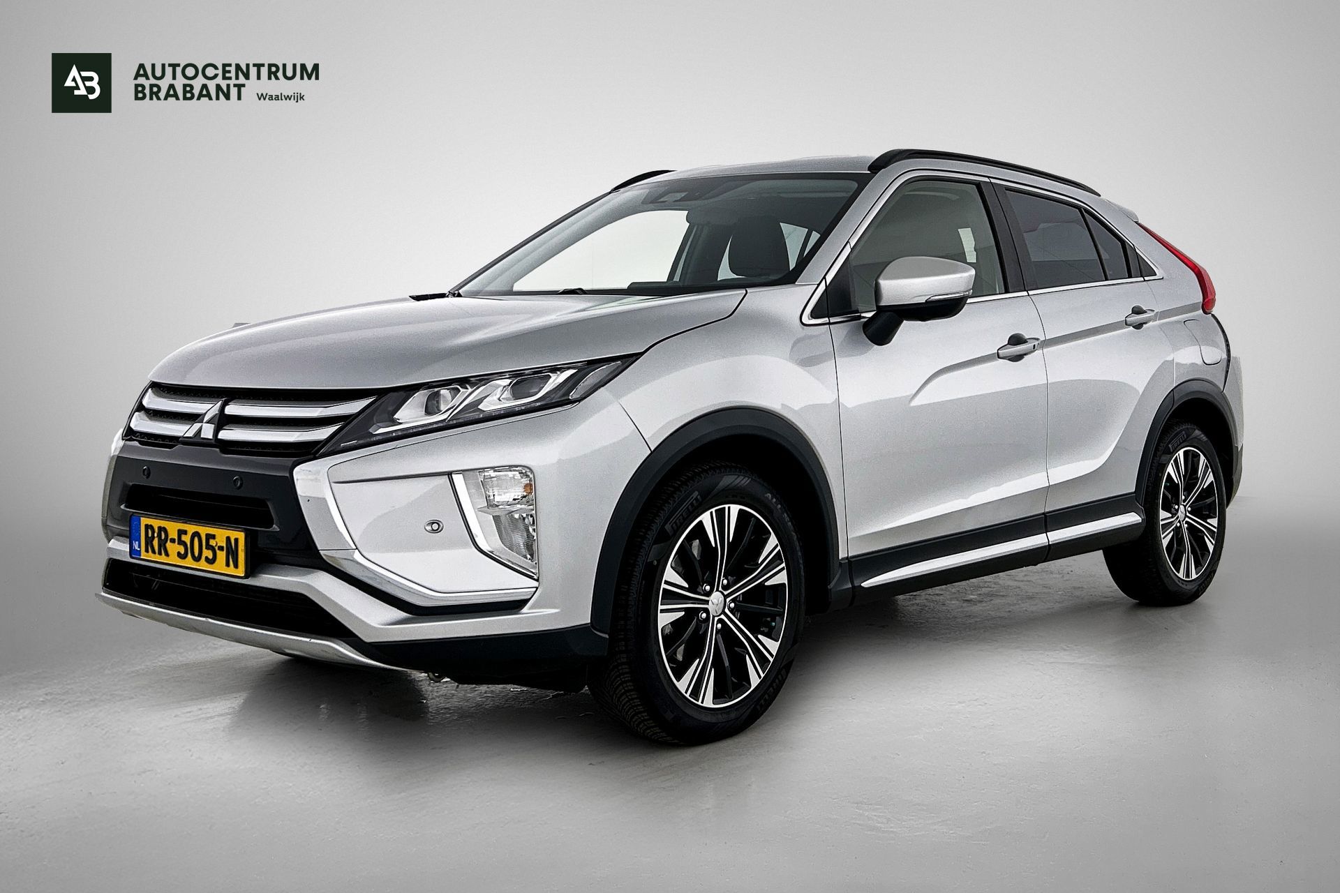 Mitsubishi Mitsubishi Eclipse Cross 1.5 DI-T First Edition(NL-auto, Trekhaak, 360 Camera, StoelV, Navi, Lane Assist, Etc) 2018 - voorkant