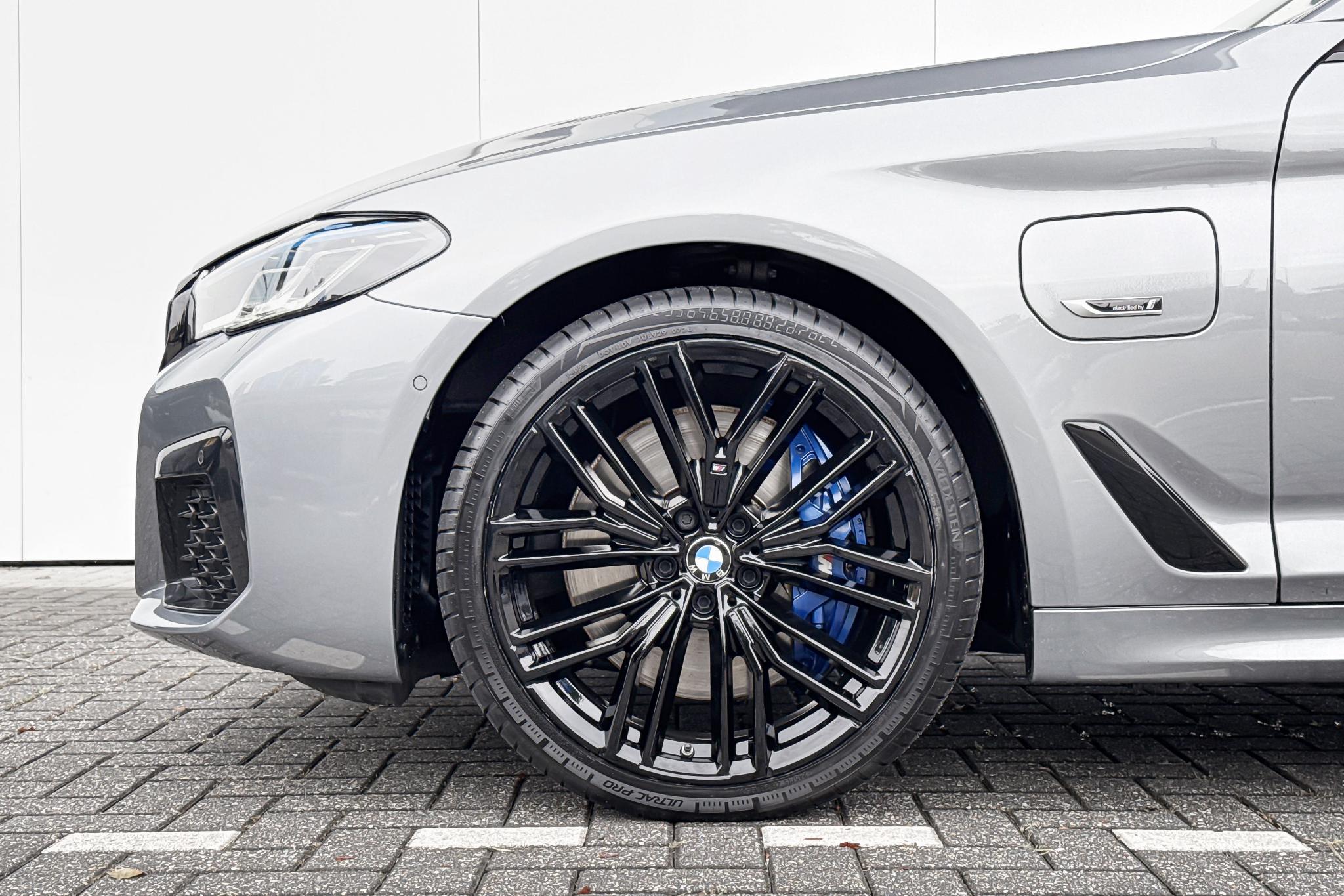 Foto van BMW 545e xDrive
