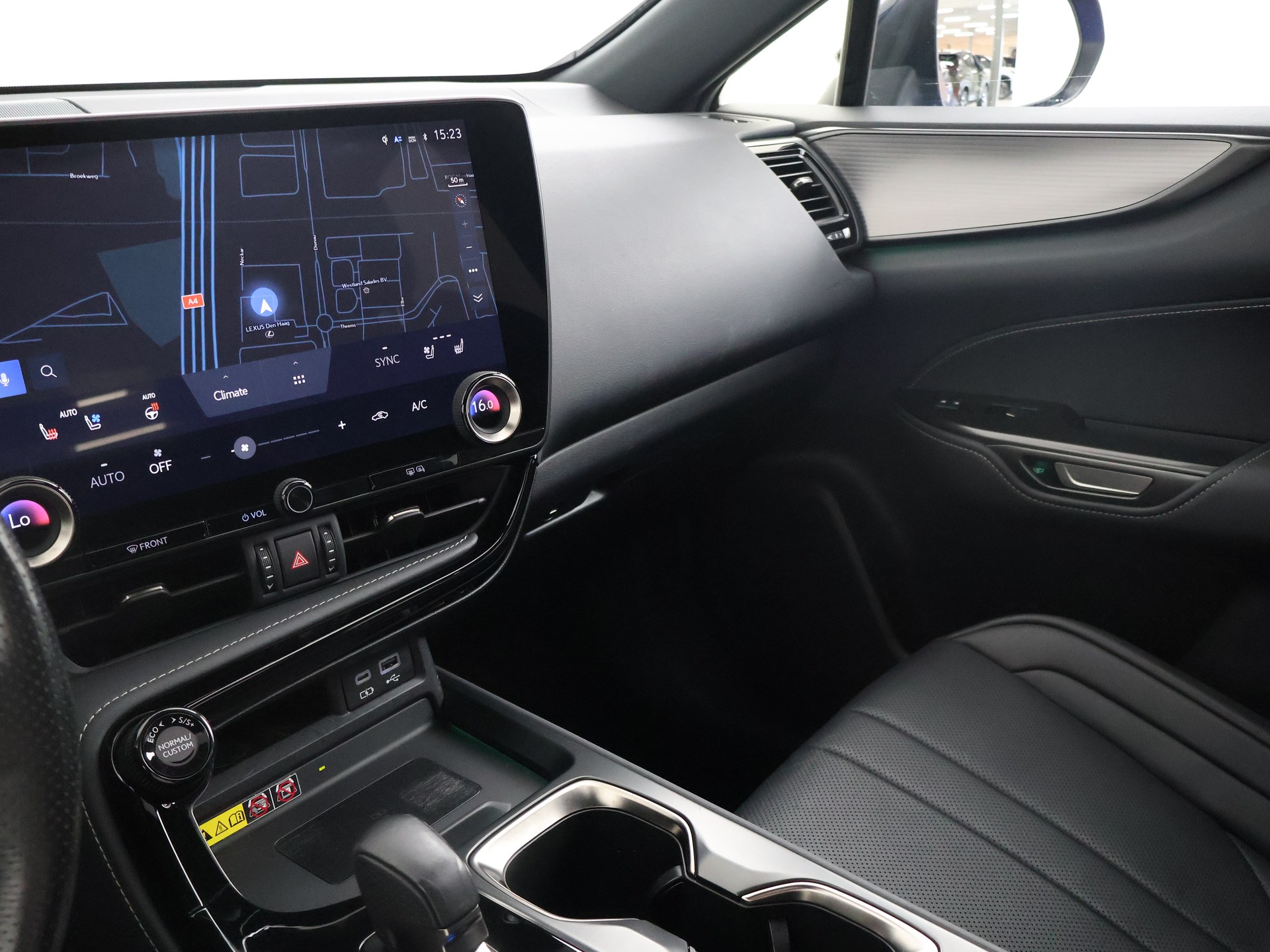 Foto van Lexus Lexus Nx450h+