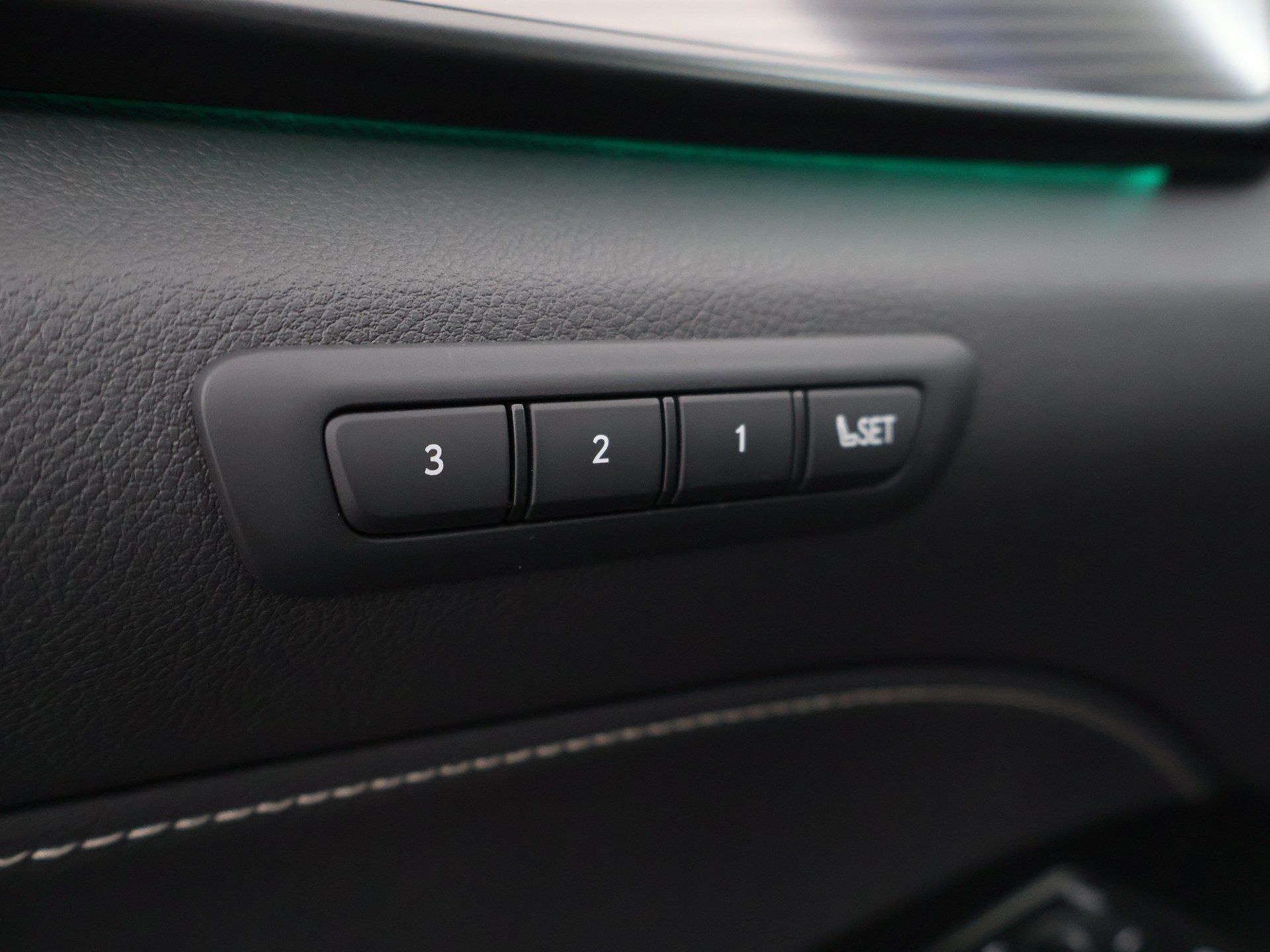 Foto van Lexus Lexus Nx450h+