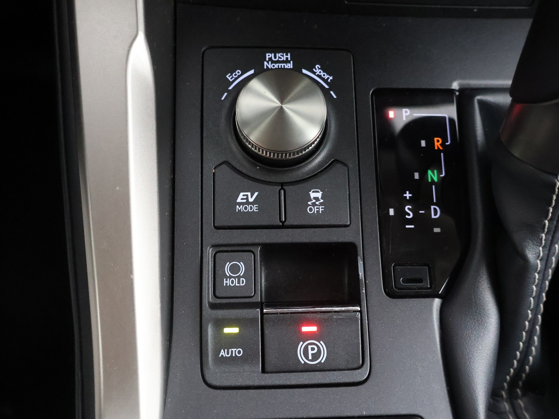 Foto van Lexus Lexus Nx300h
