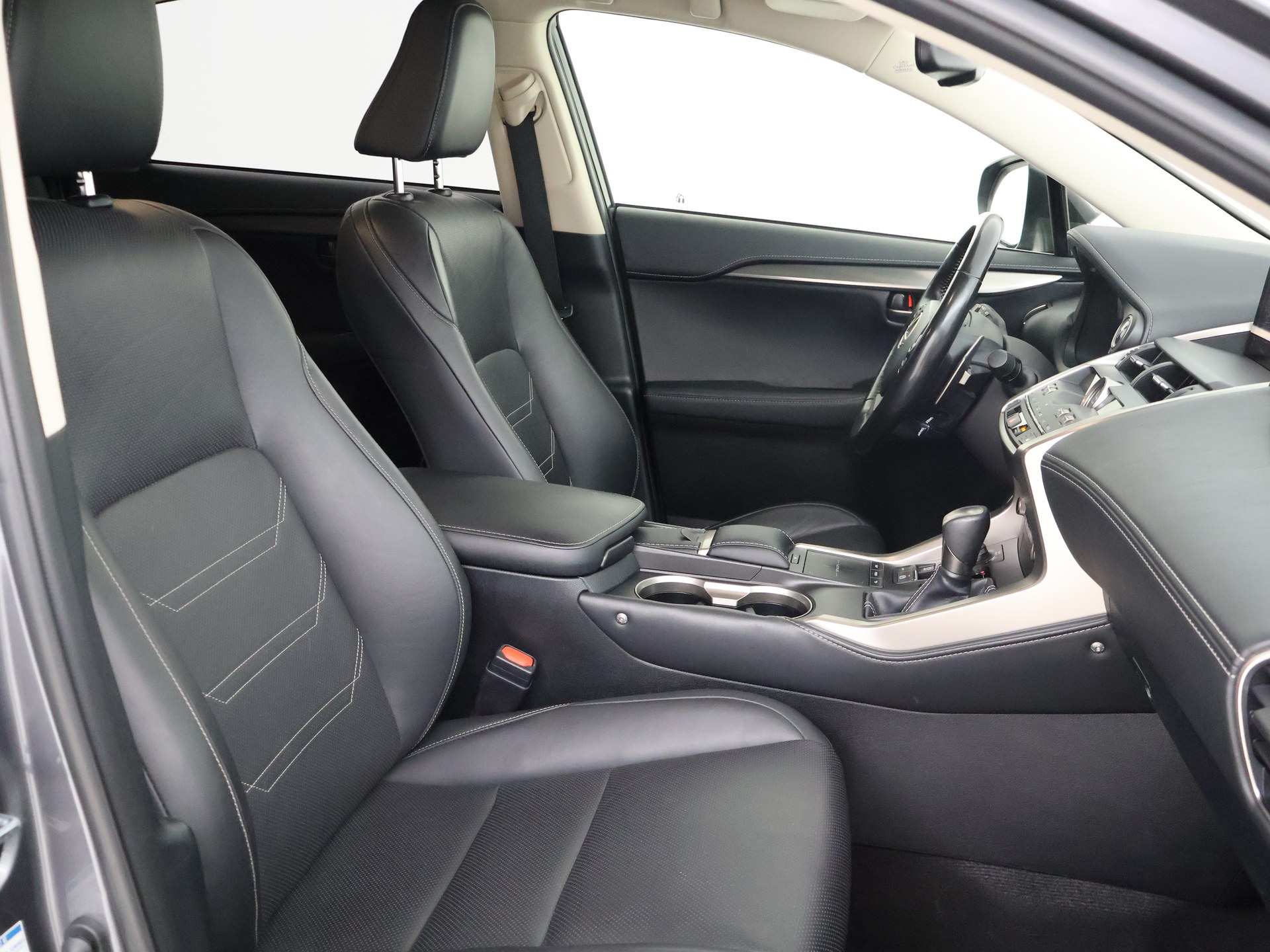 Foto van Lexus Lexus Nx300h