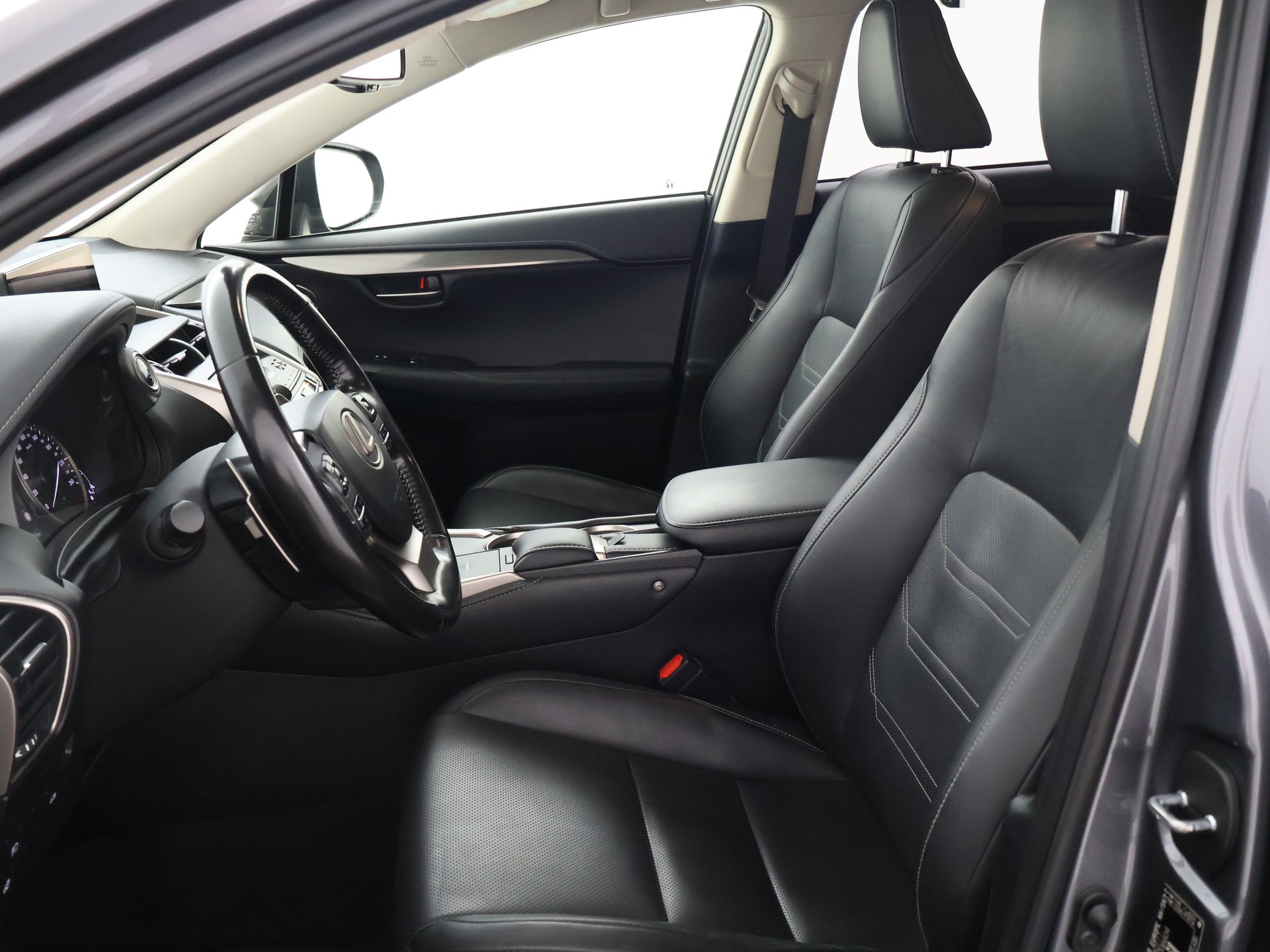 Foto van Lexus Lexus Nx300h