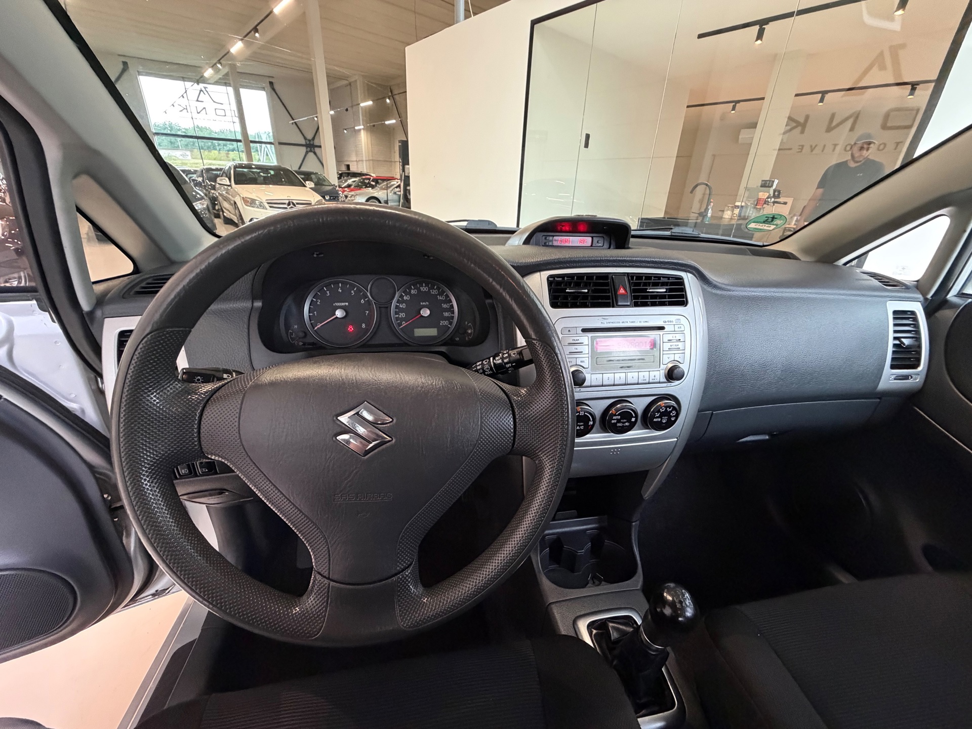 Foto van Suzuki Liana