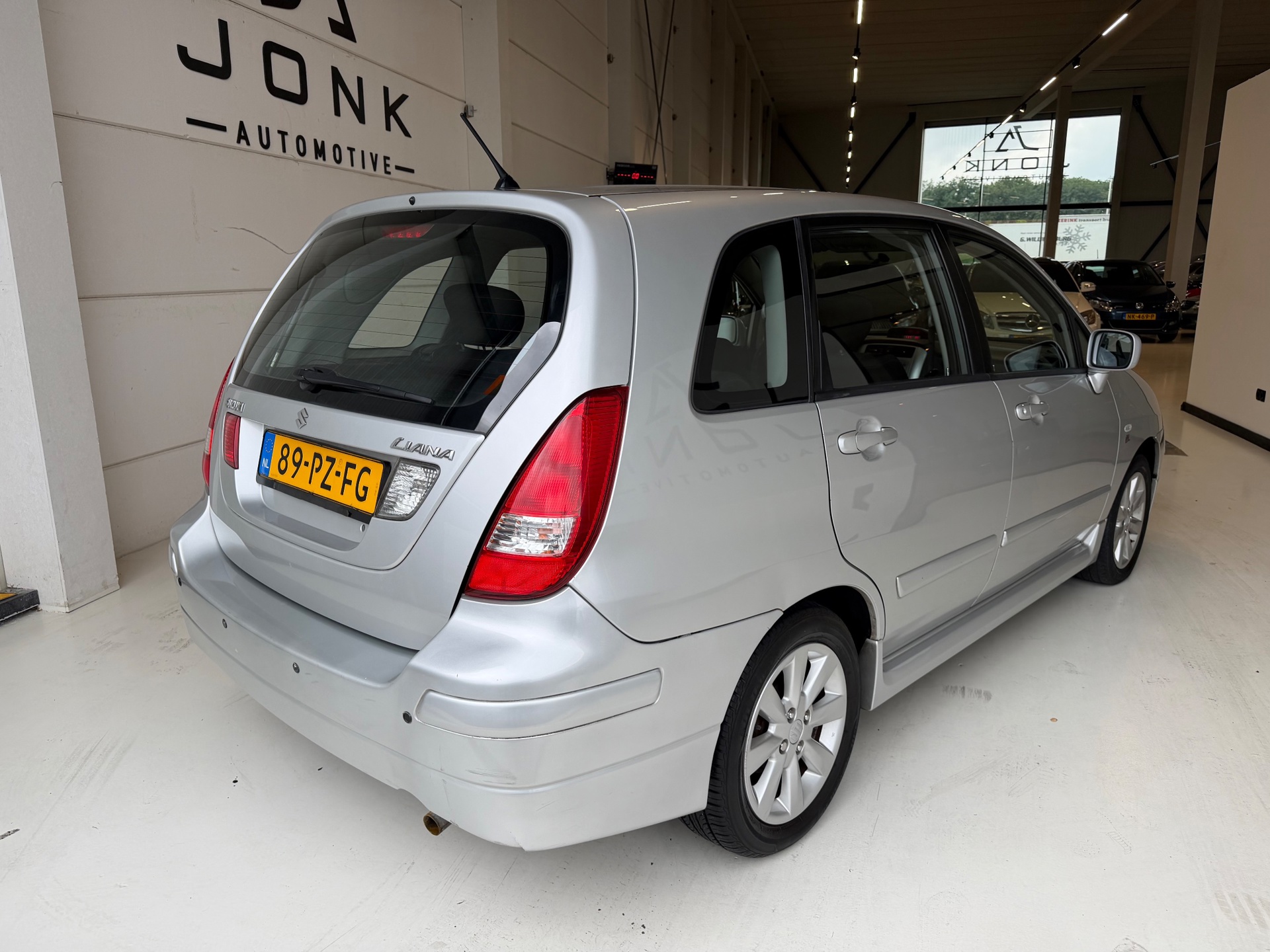Foto van Suzuki Liana