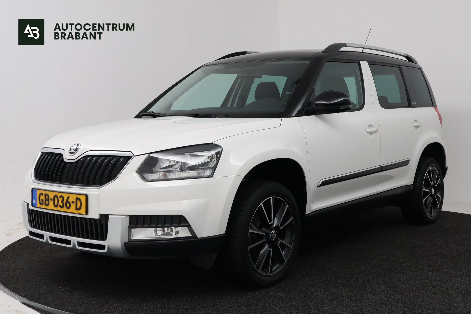 Skoda Yeti 1.2 TSI Adventure (CAMERA, STOELVERWARMING, NAVIGATIE) 2015 - voorkant