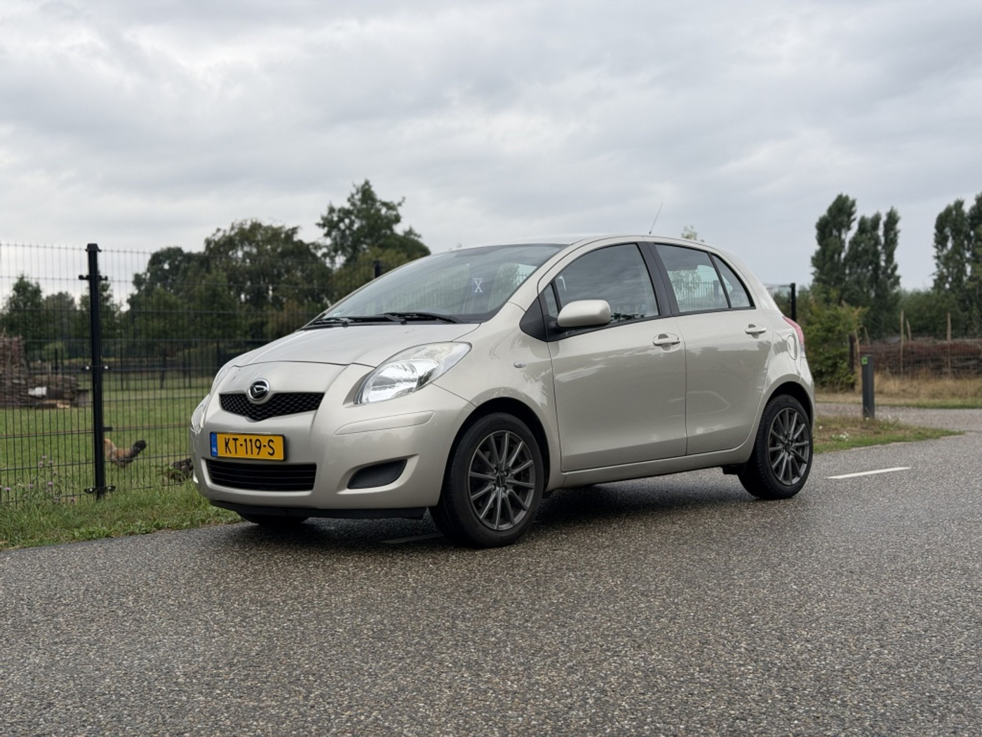 Toyota Daihatsu Charade 1.3 Club/Toyota Yaris/Airco/Trekhaak/ 6 Bak 2012 - voorkant