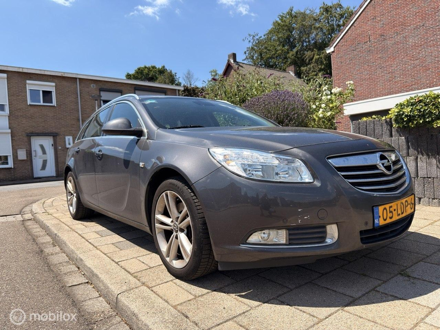 Opel Insignia Sports Tourer 1.6 T Sport 2010 - voorkant