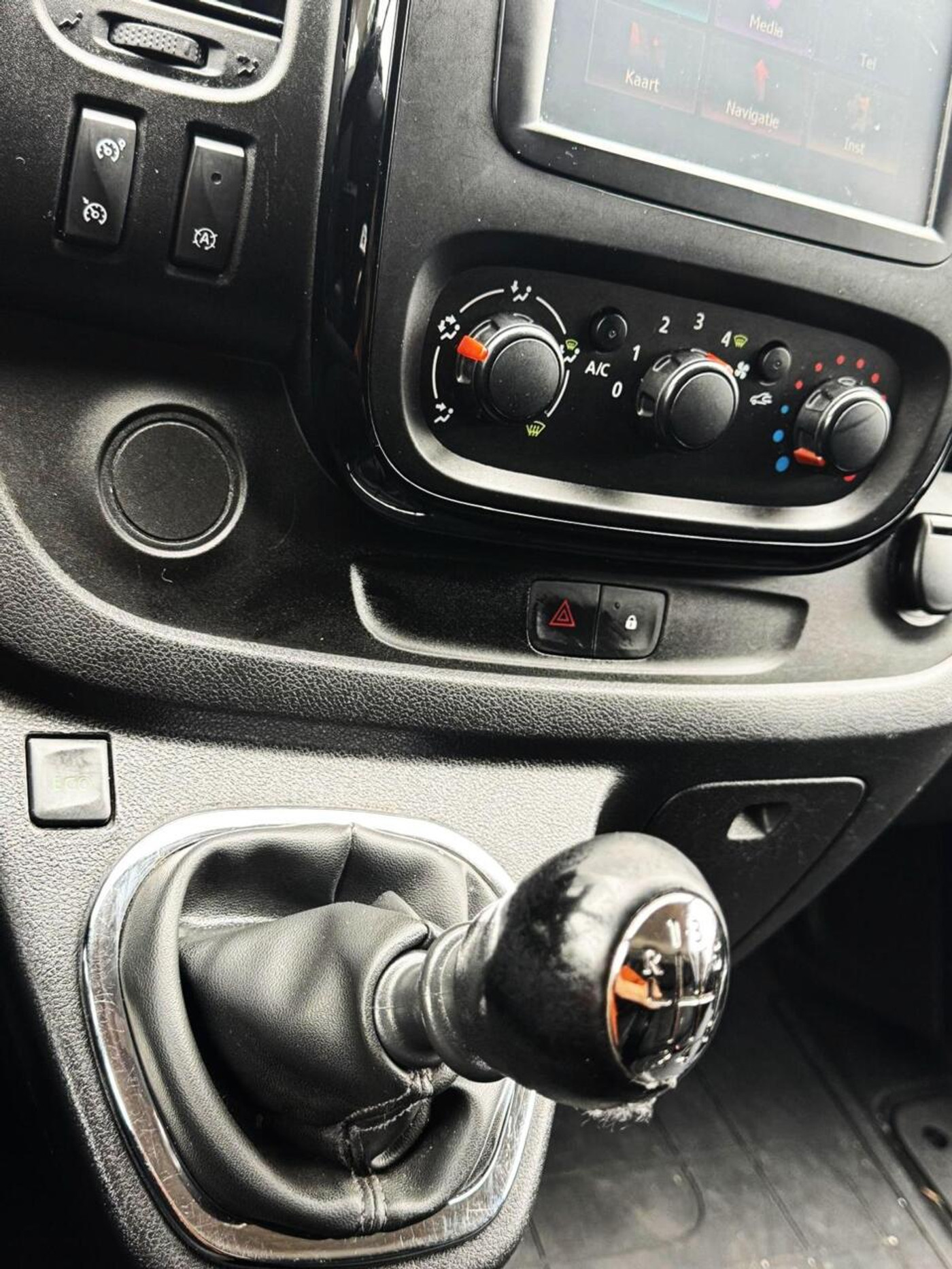 Foto van Opel Vivaro-b
