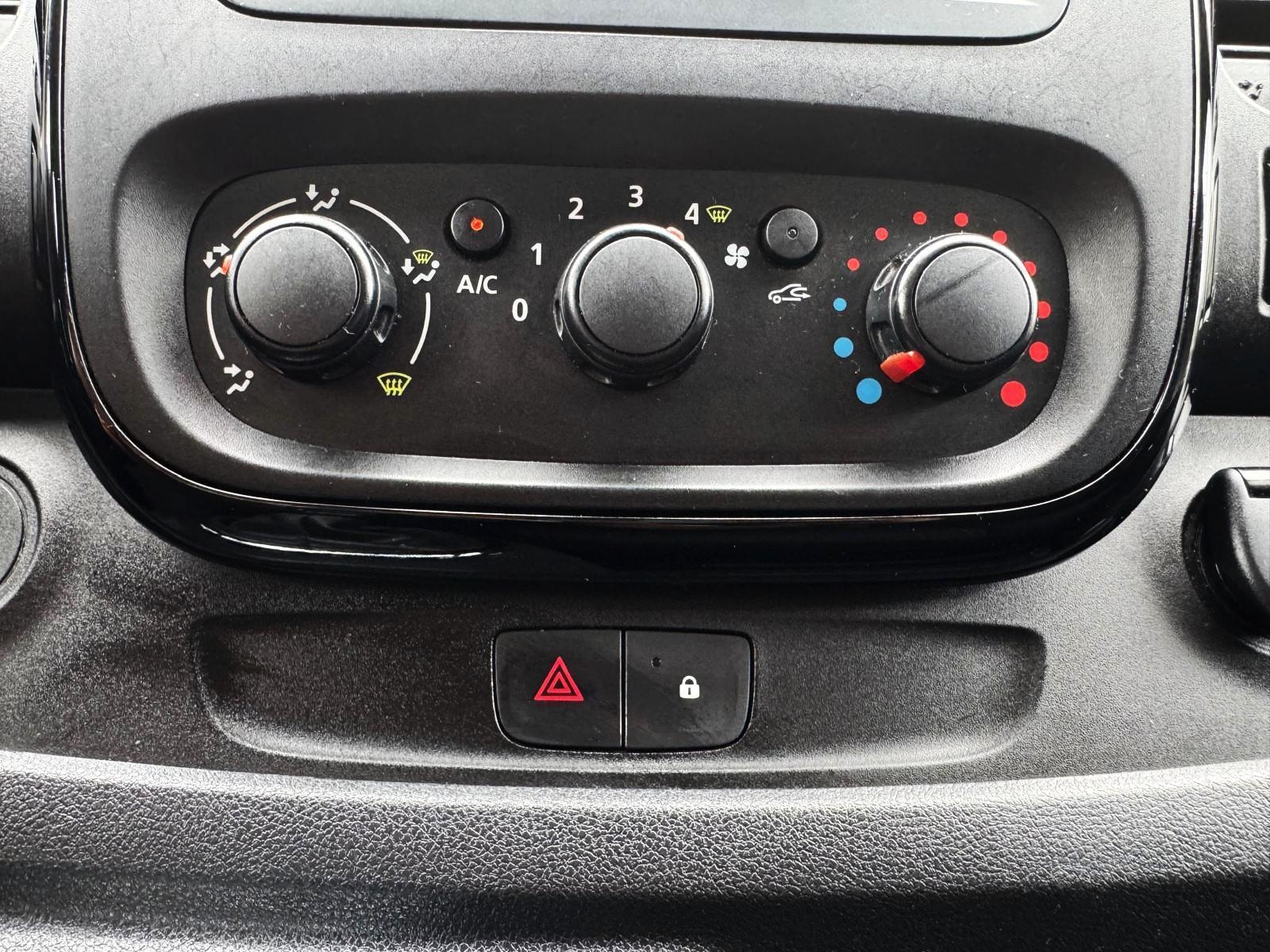 Foto van Opel Vivaro-b