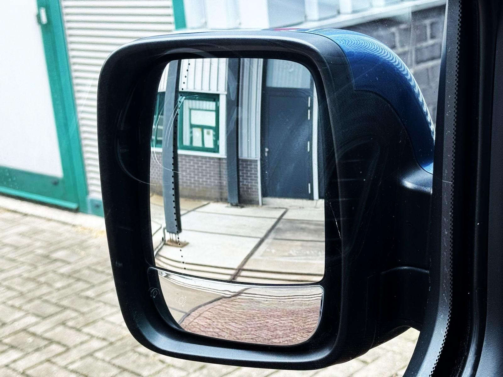 Foto van Opel Vivaro-b