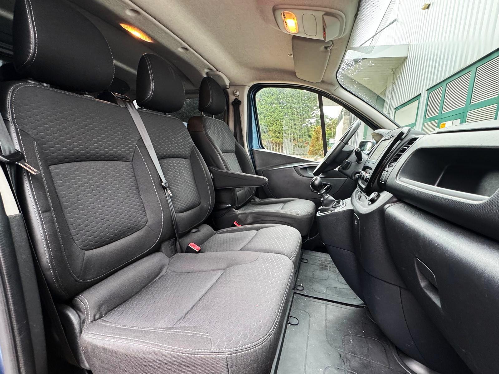 Foto van Opel Vivaro-b