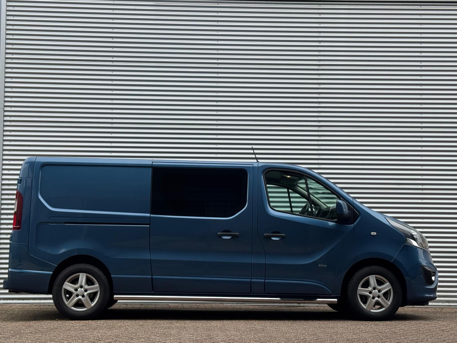 Foto van Opel Vivaro-b