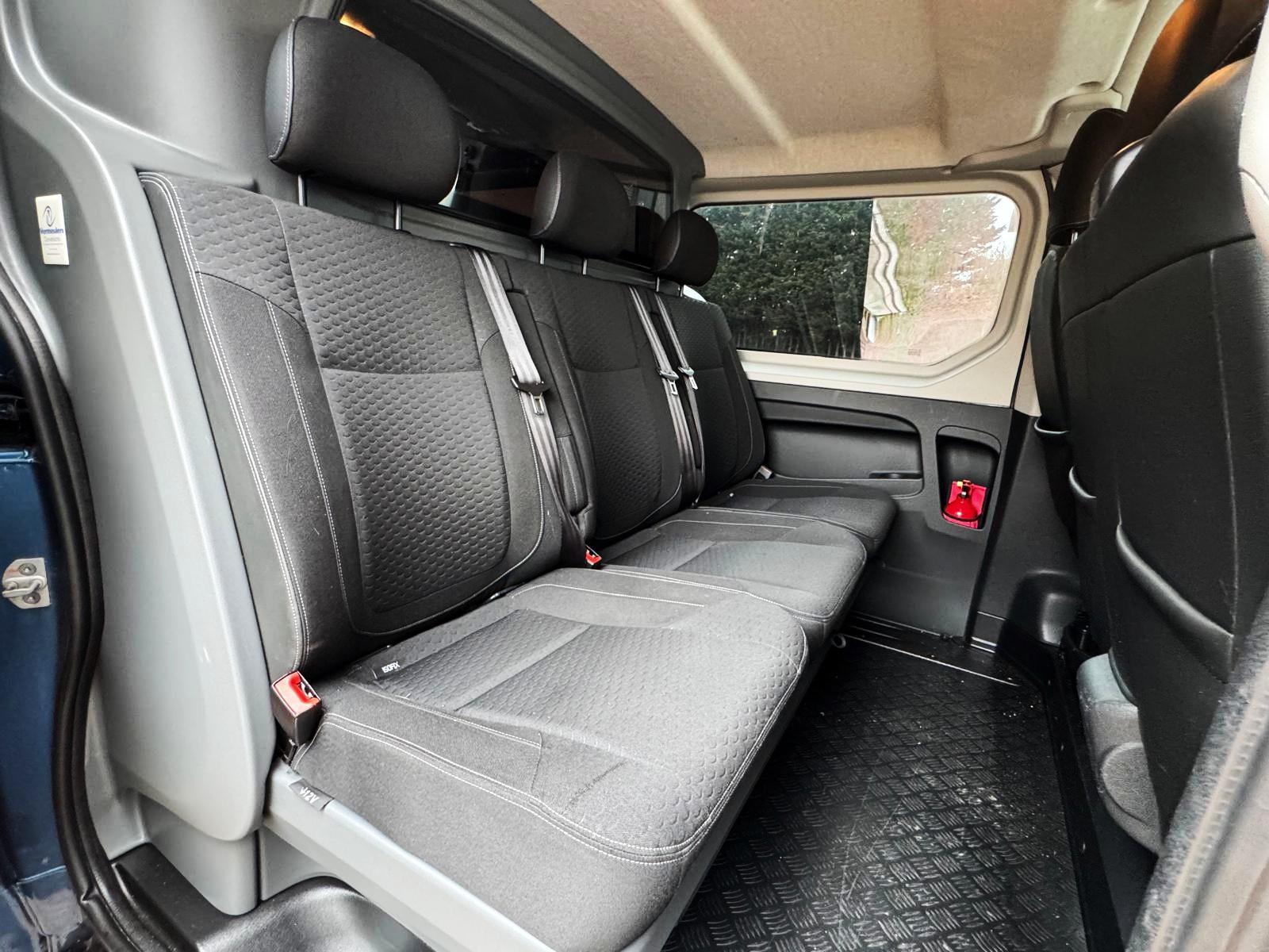 Foto van Opel Vivaro-b