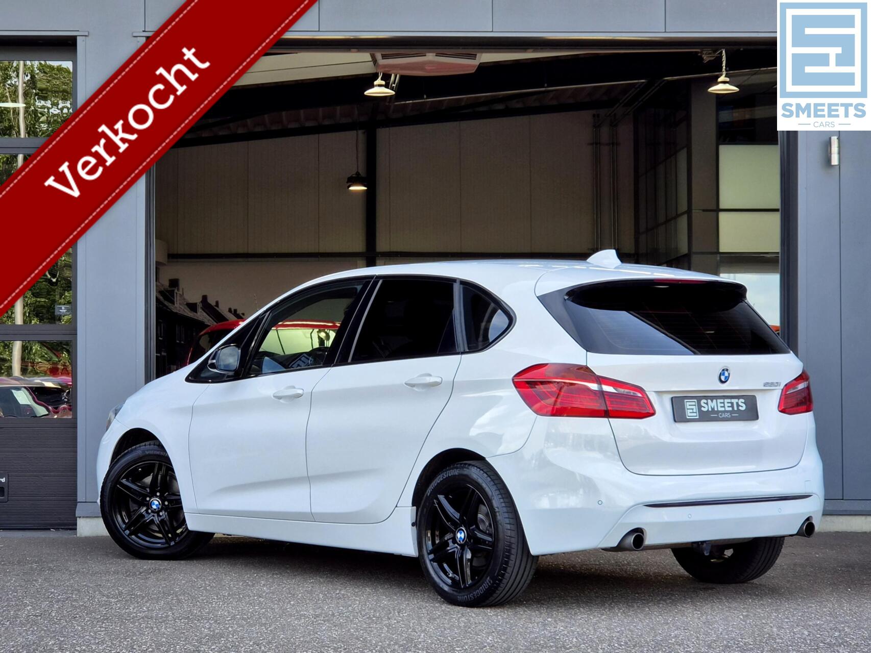 BMW 220i Active Tourer 220i Sport 192PK Automaat |Nav|Trekh 2015 - voorkant
