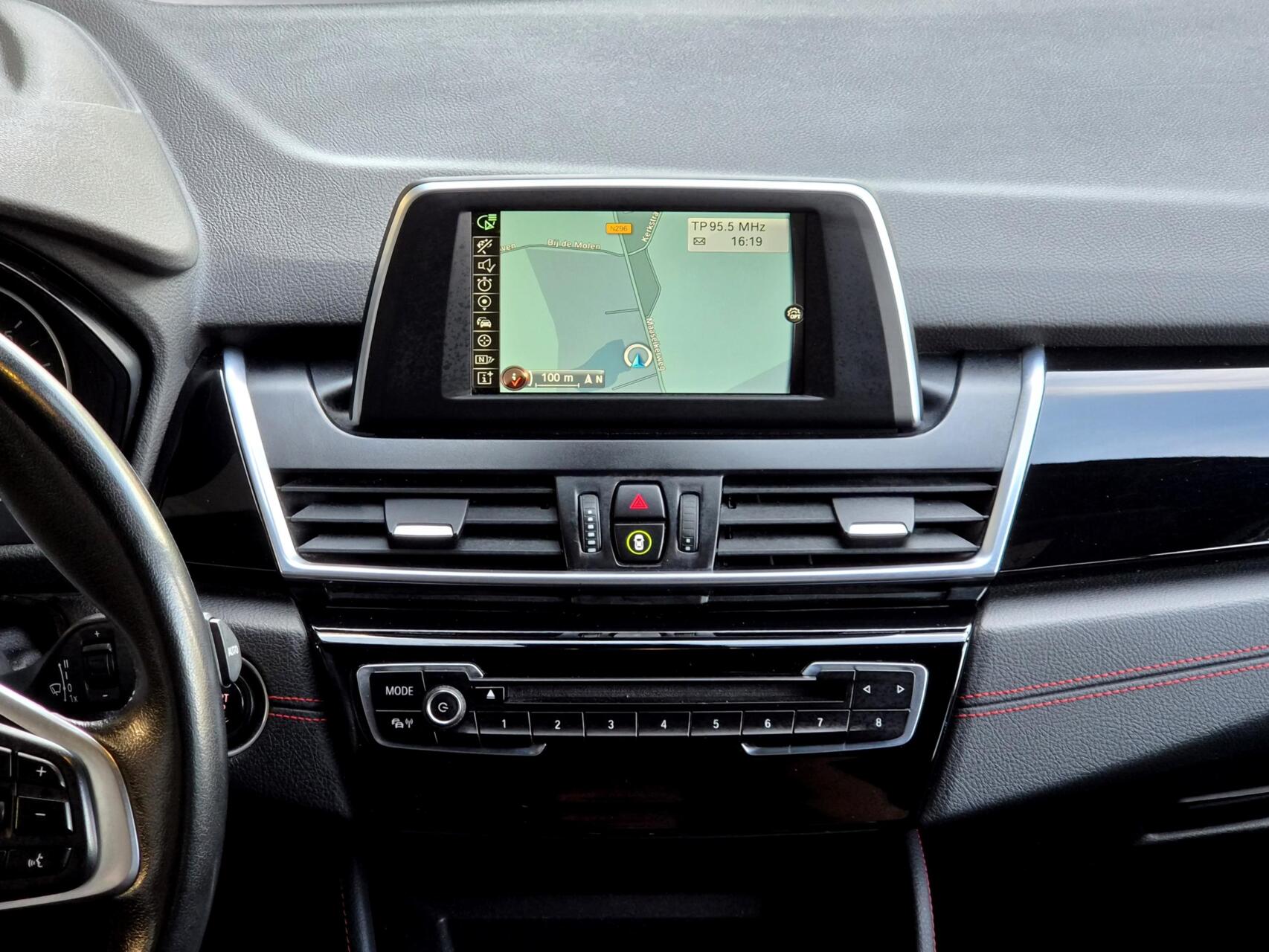 Foto van BMW 220i Active Tourer