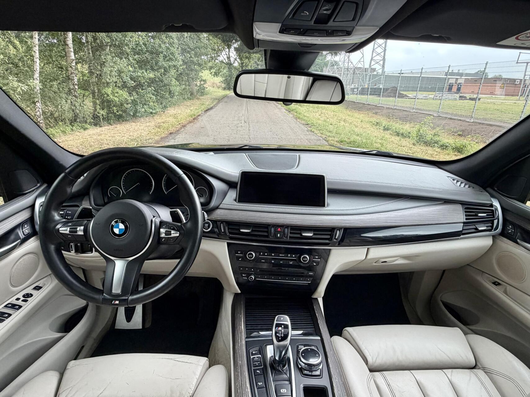 Foto van BMW X5 M50d