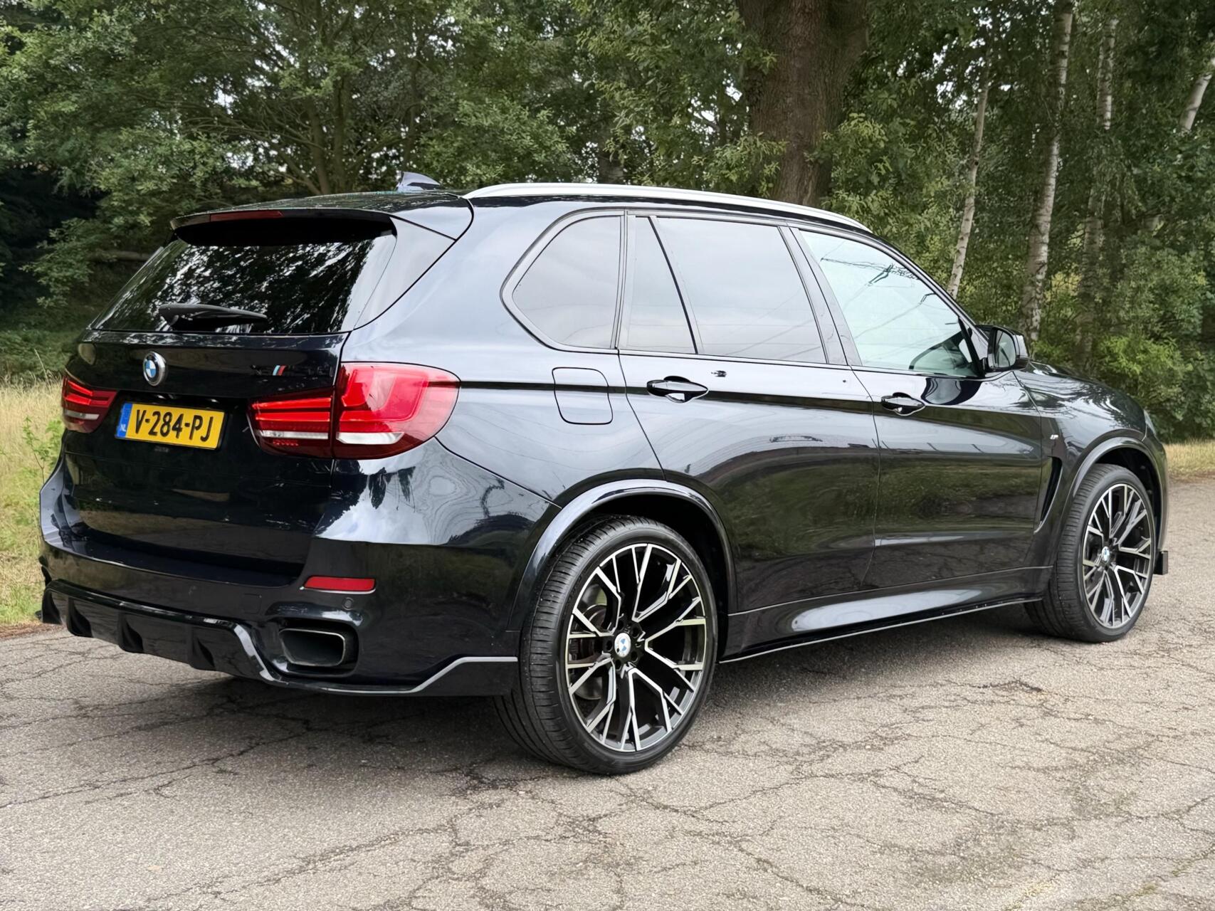 Foto van BMW X5 M50d