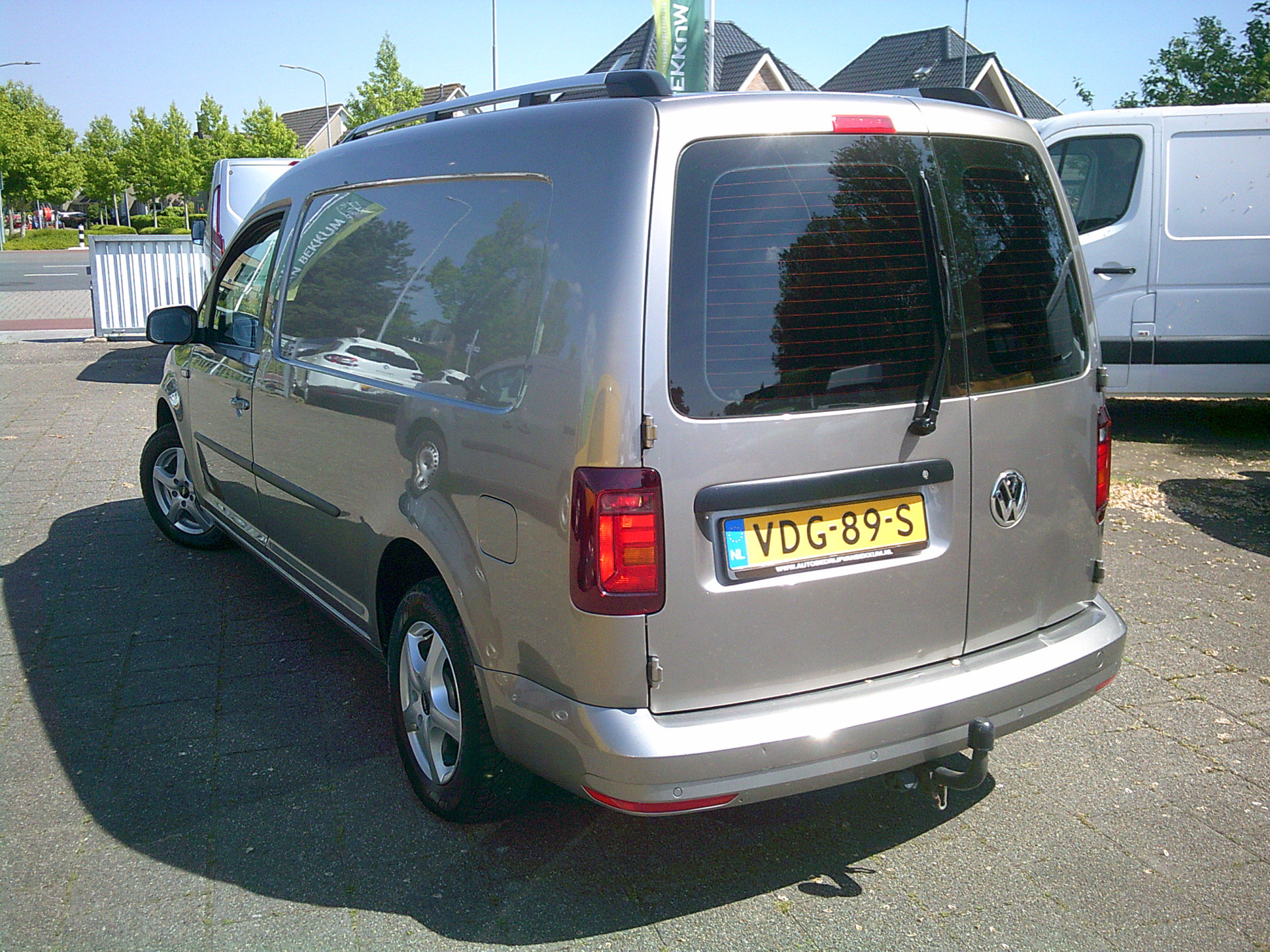 Foto van Volkswagen Caddy Modified Partition Wall