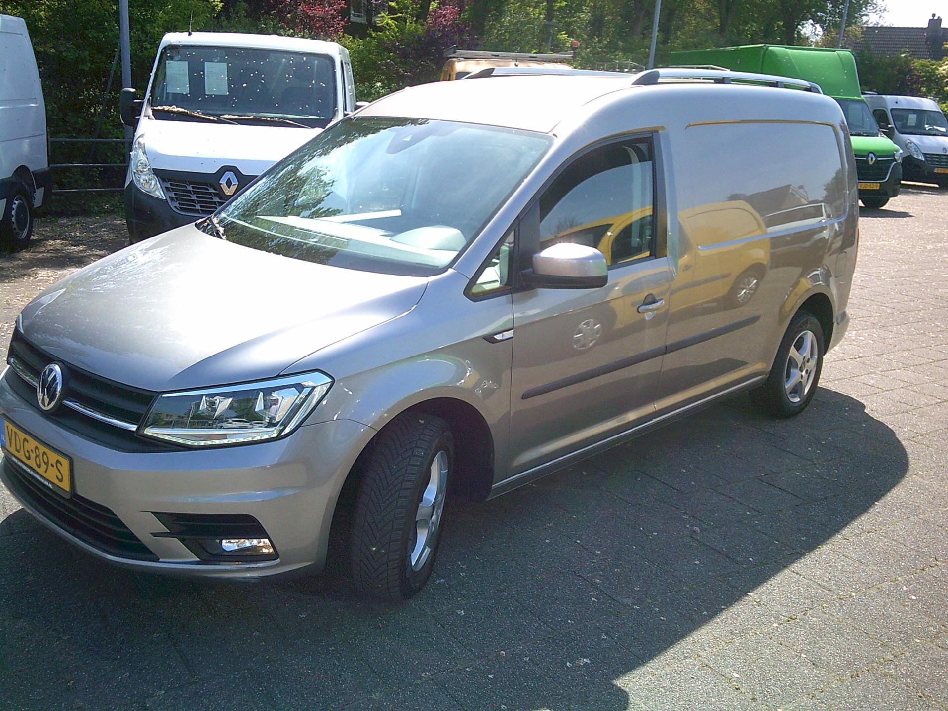 Foto van Volkswagen Caddy Modified Partition Wall