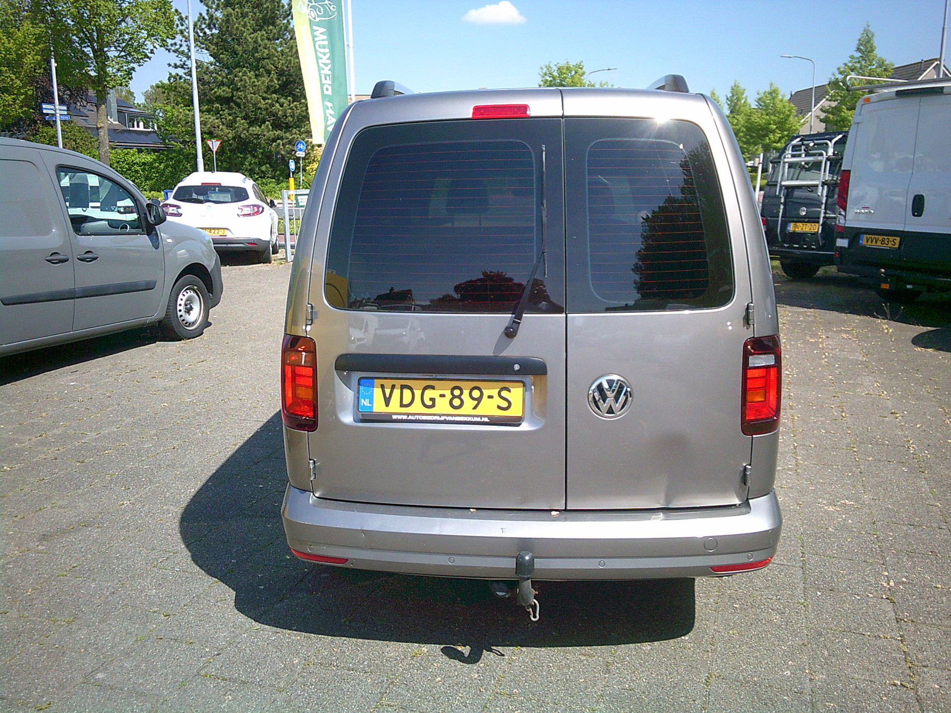 Foto van Volkswagen Caddy Modified Partition Wall