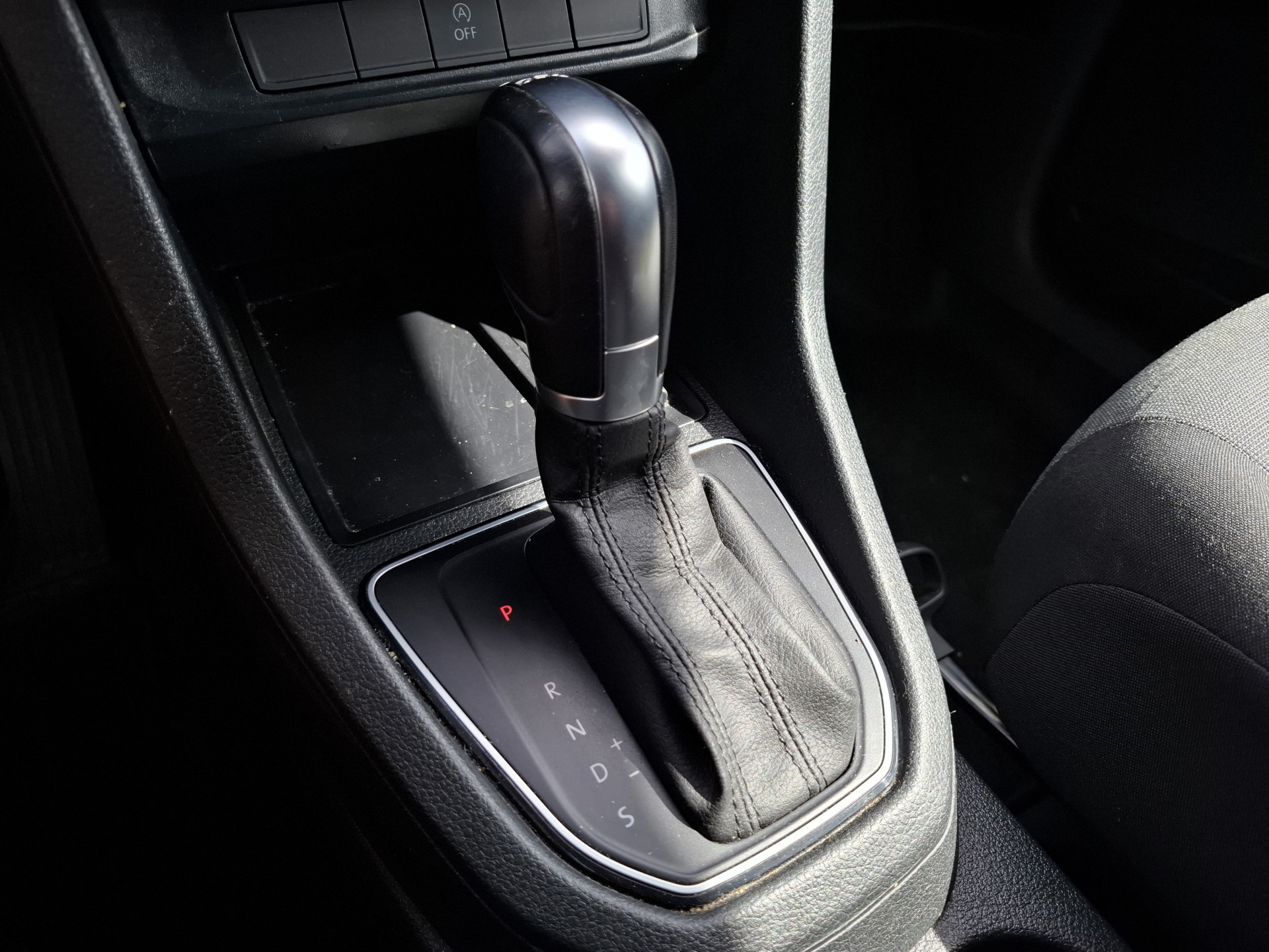 Foto van Volkswagen Caddy Modified Partition Wall