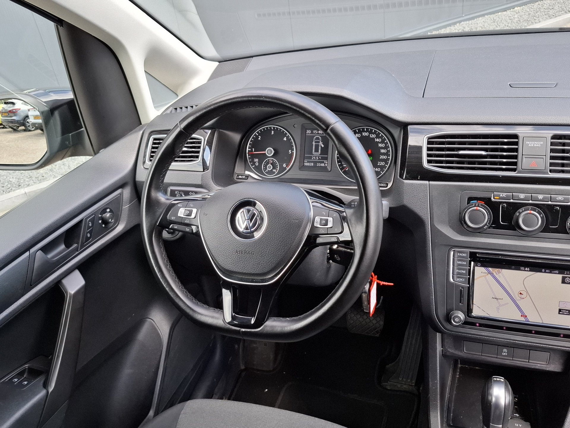 Foto van Volkswagen Caddy Modified Partition Wall