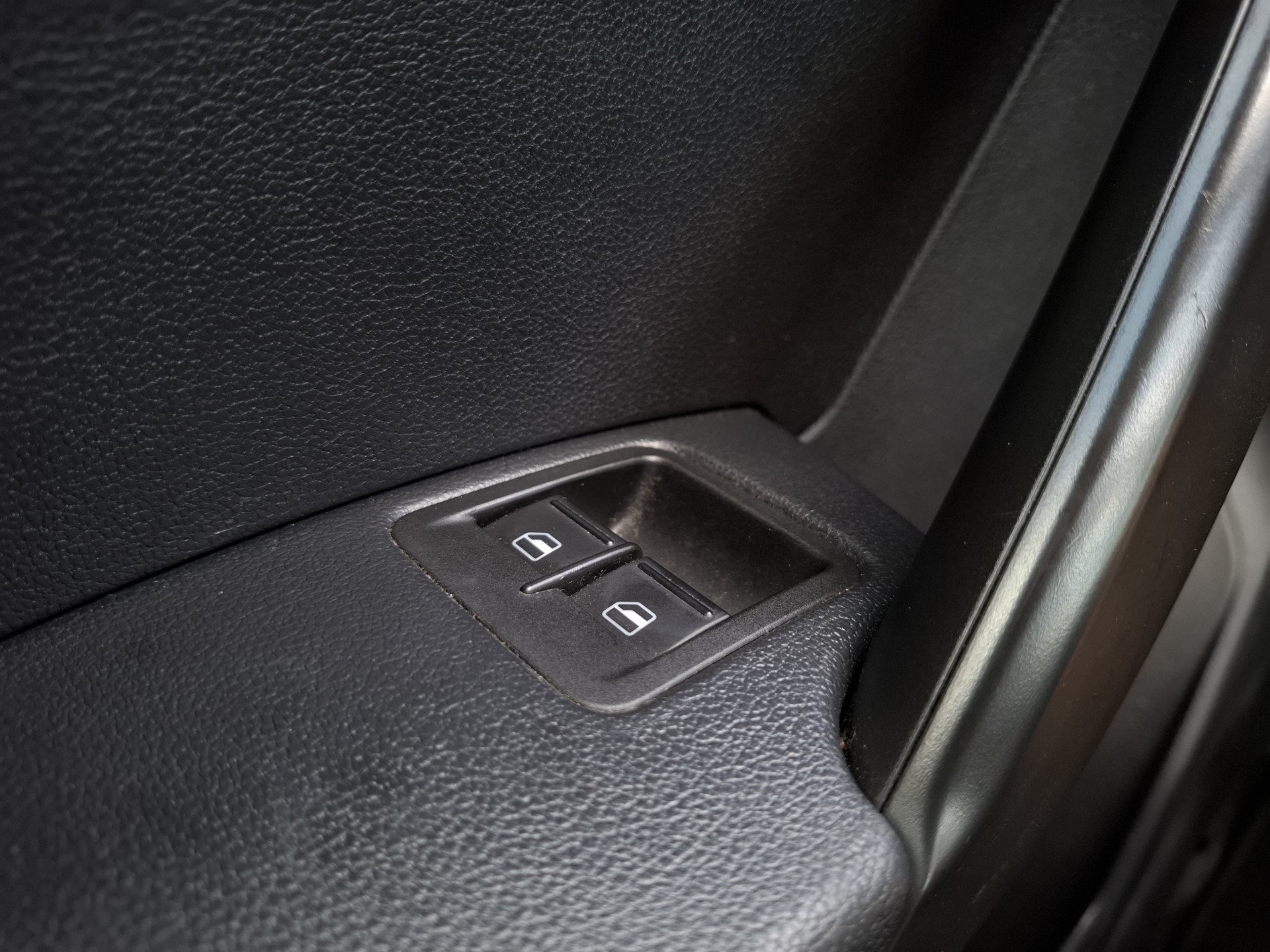 Foto van Volkswagen Caddy Modified Partition Wall