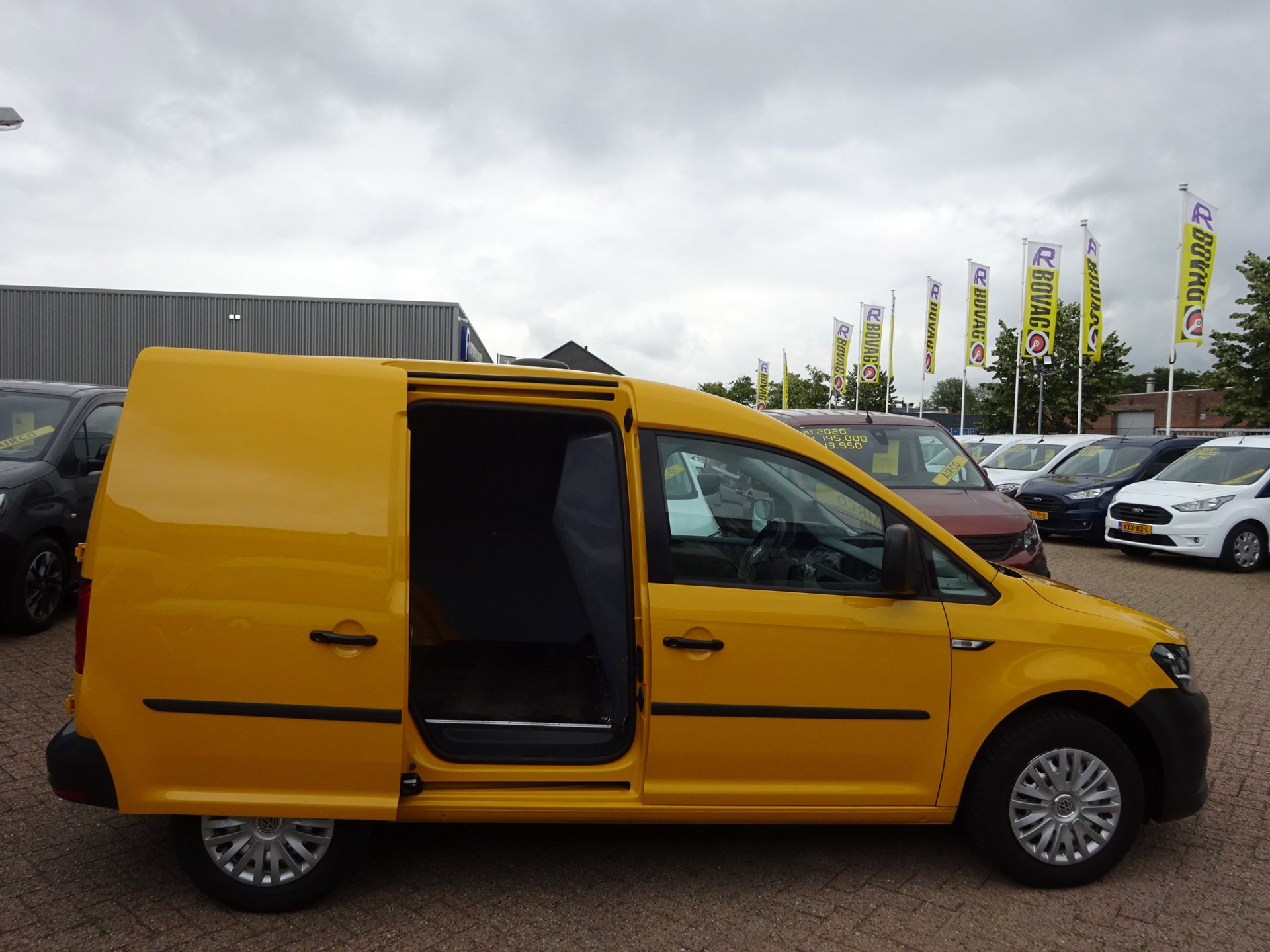 Foto van Volkswagen Caddy Modified Partition Wall
