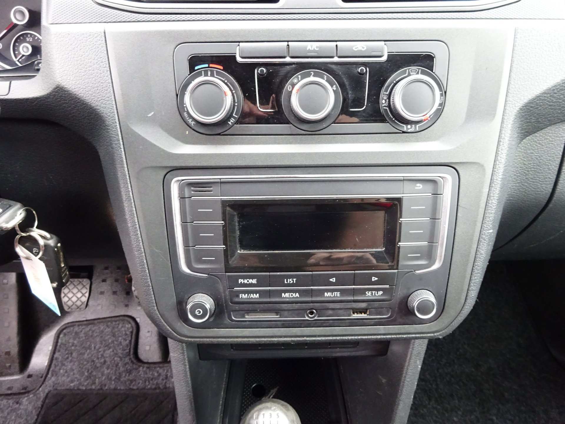 Foto van Volkswagen Caddy Modified Partition Wall