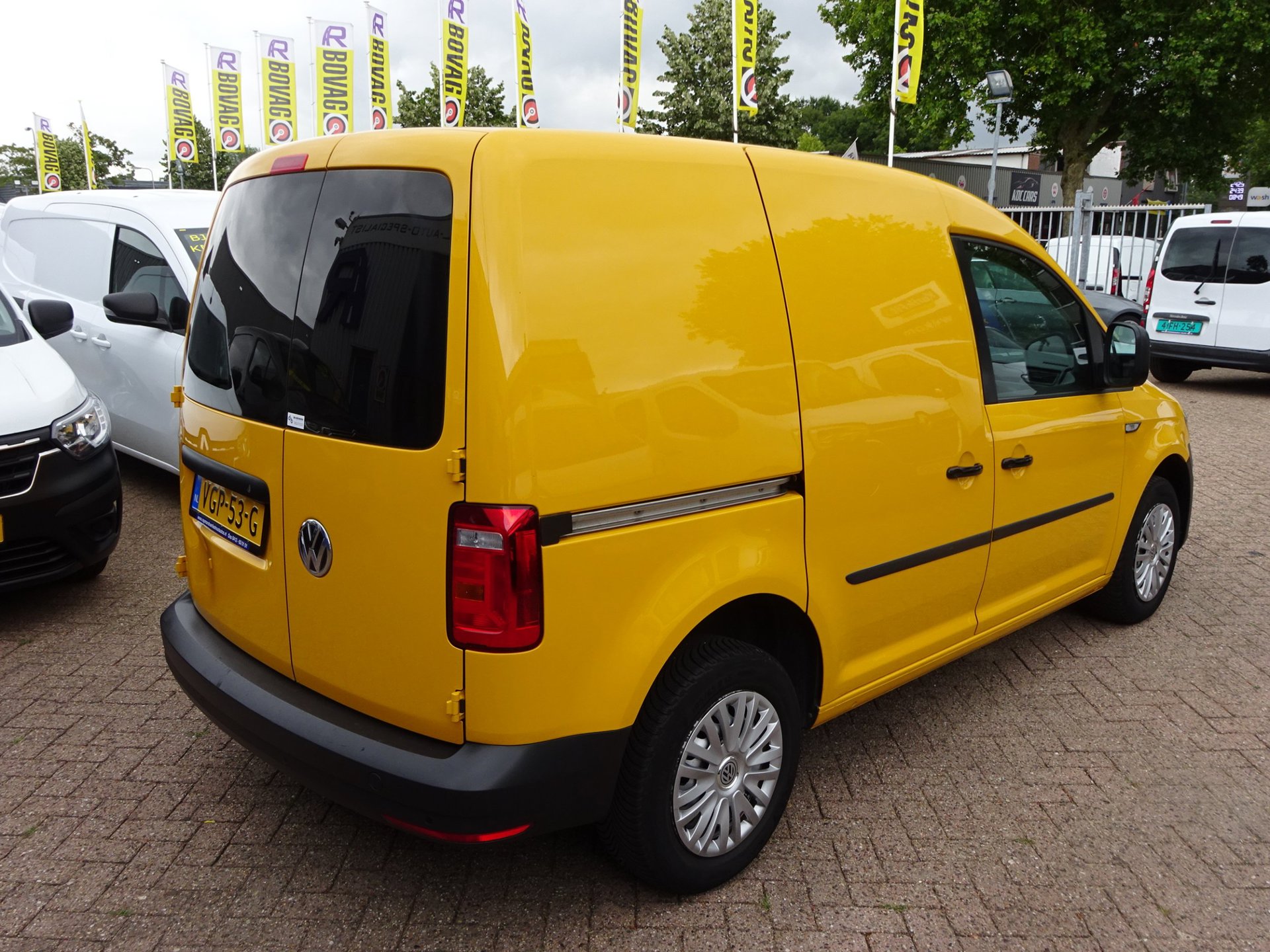 Foto van Volkswagen Caddy Modified Partition Wall