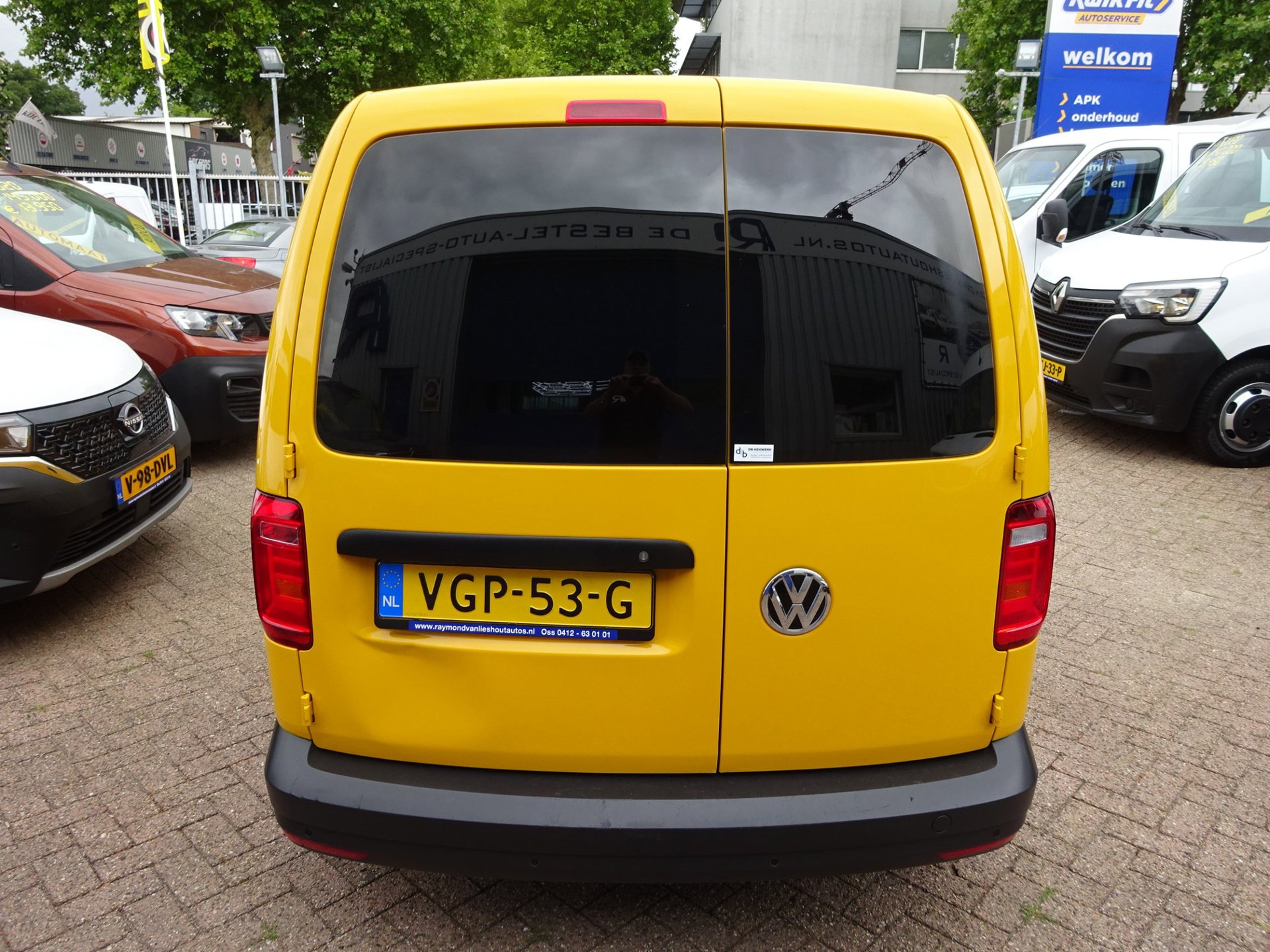 Foto van Volkswagen Caddy Modified Partition Wall