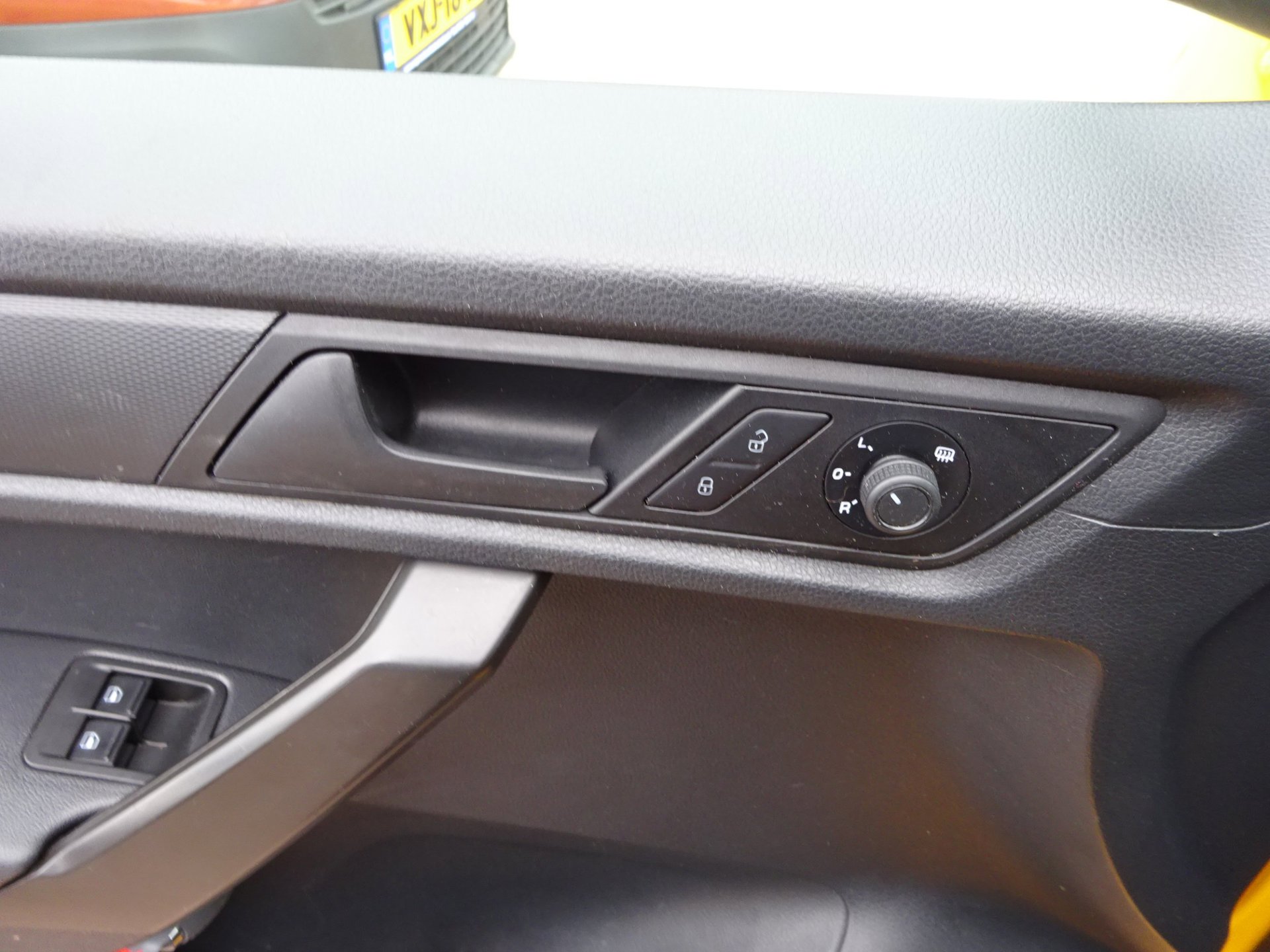 Foto van Volkswagen Caddy Modified Partition Wall