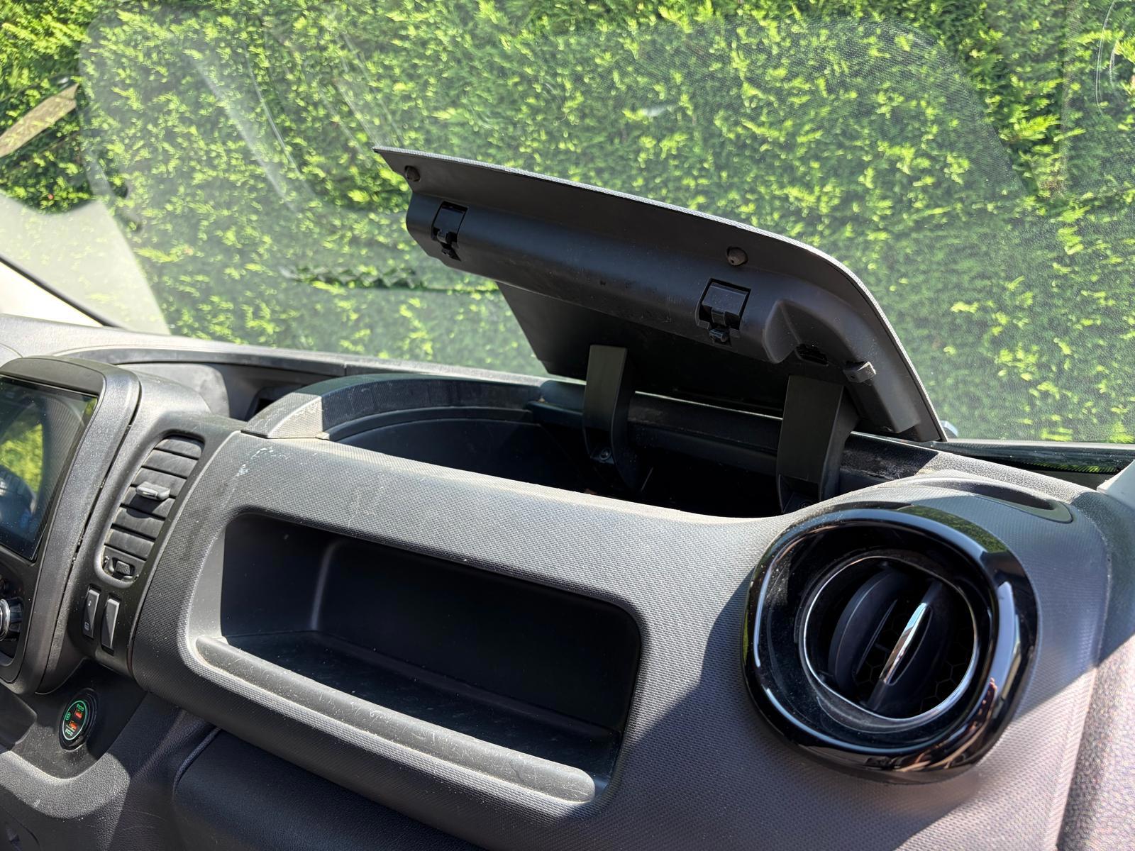 Foto van Opel Vivaro-b