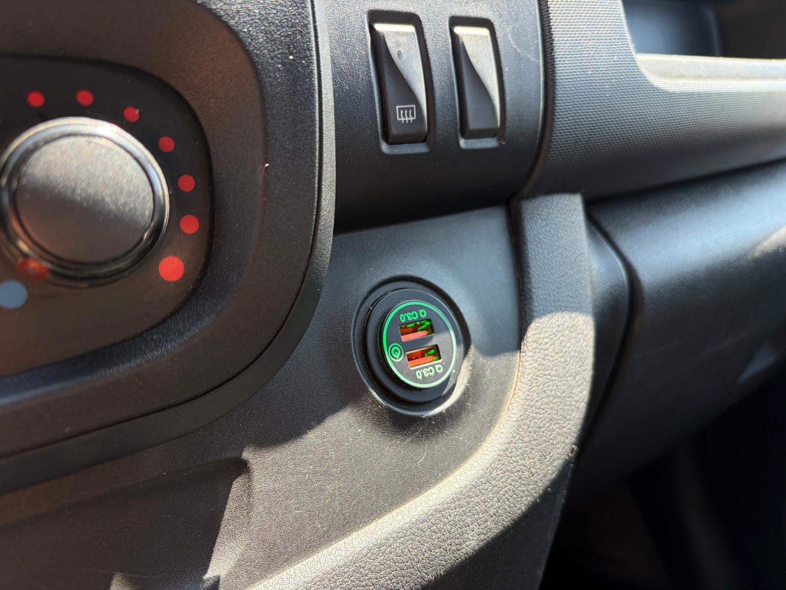 Foto van Opel Vivaro-b