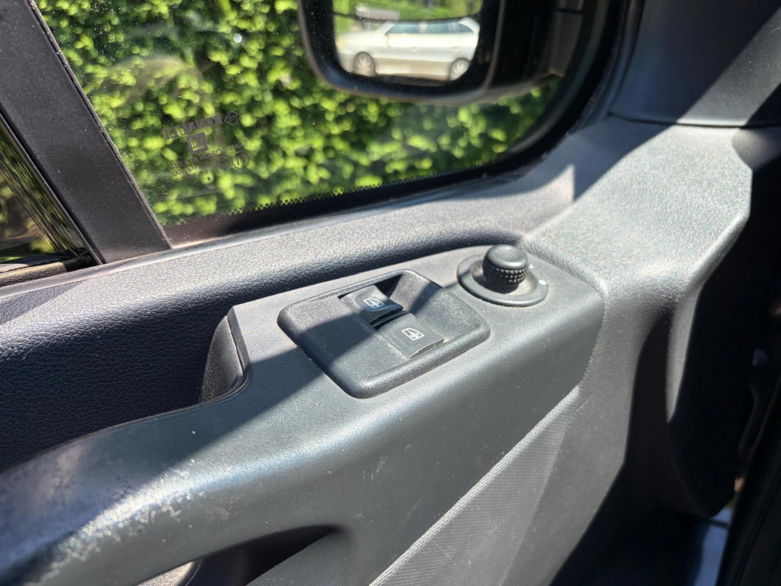 Foto van Opel Vivaro-b