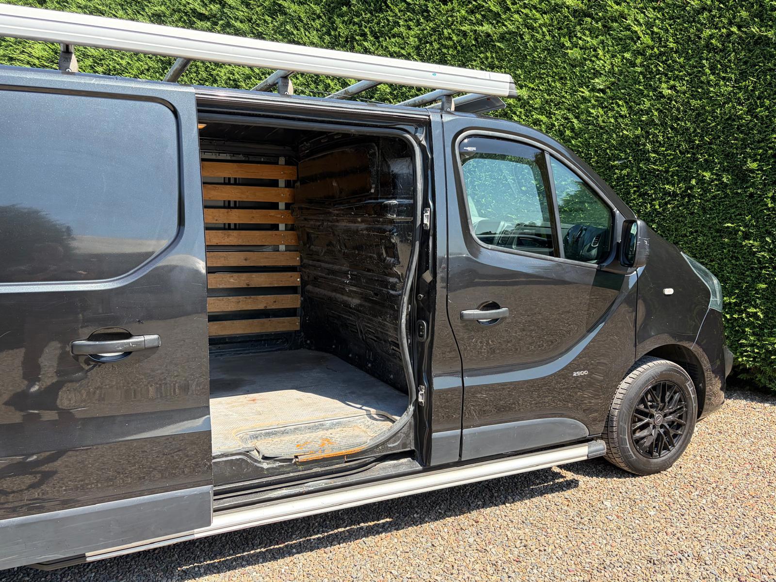 Foto van Opel Vivaro-b