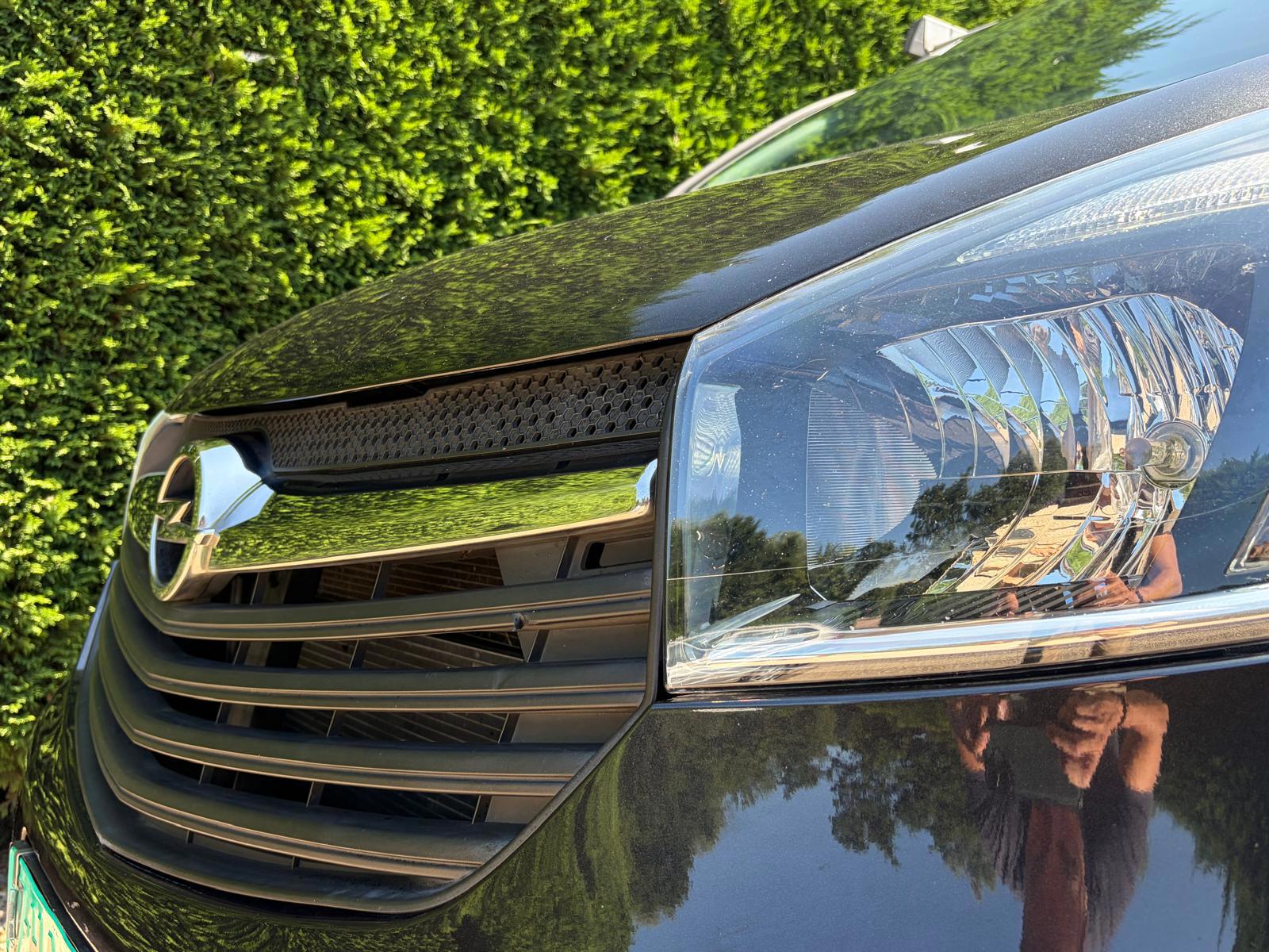 Foto van Opel Vivaro-b