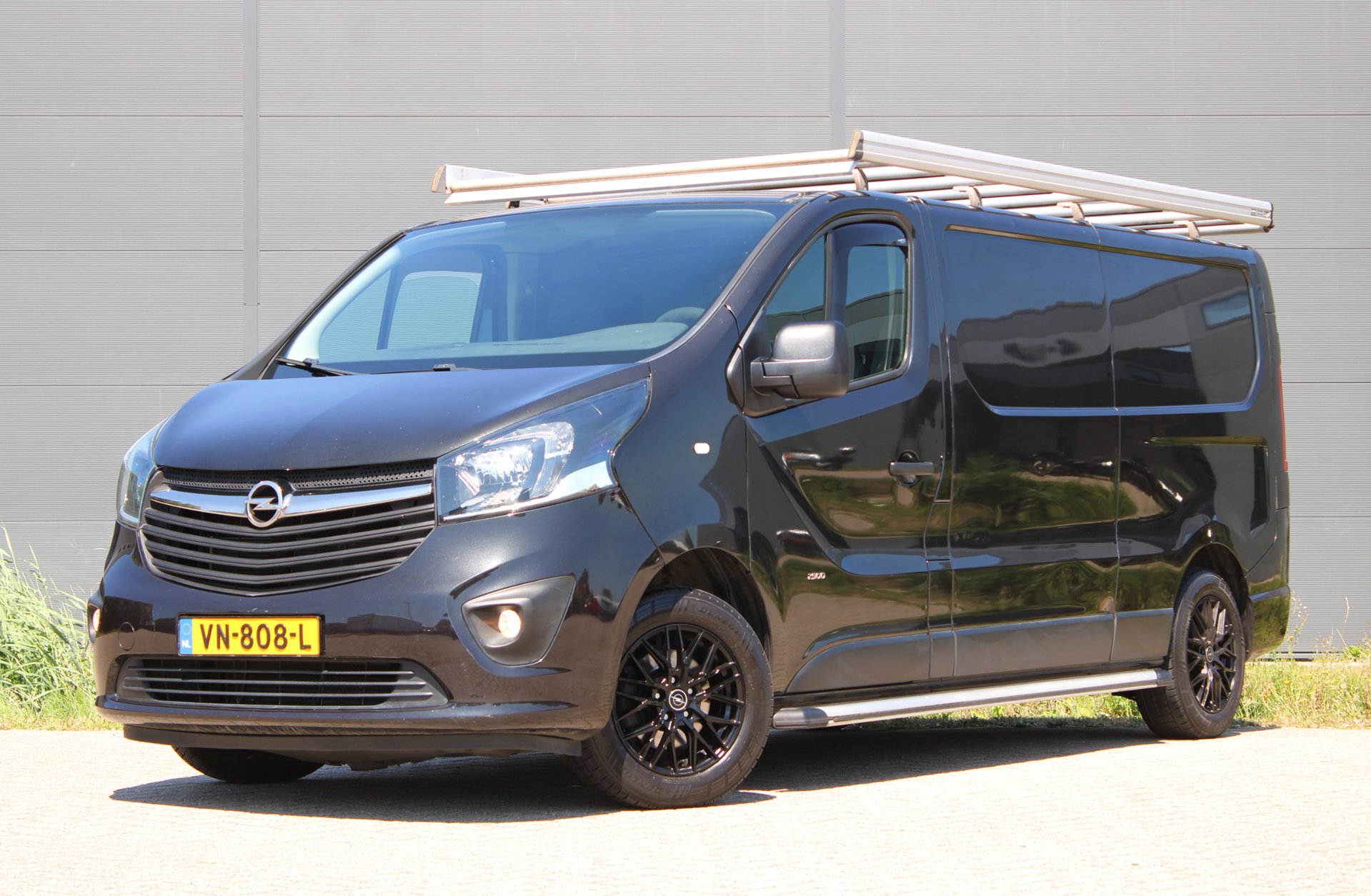 Foto van Opel Vivaro-b