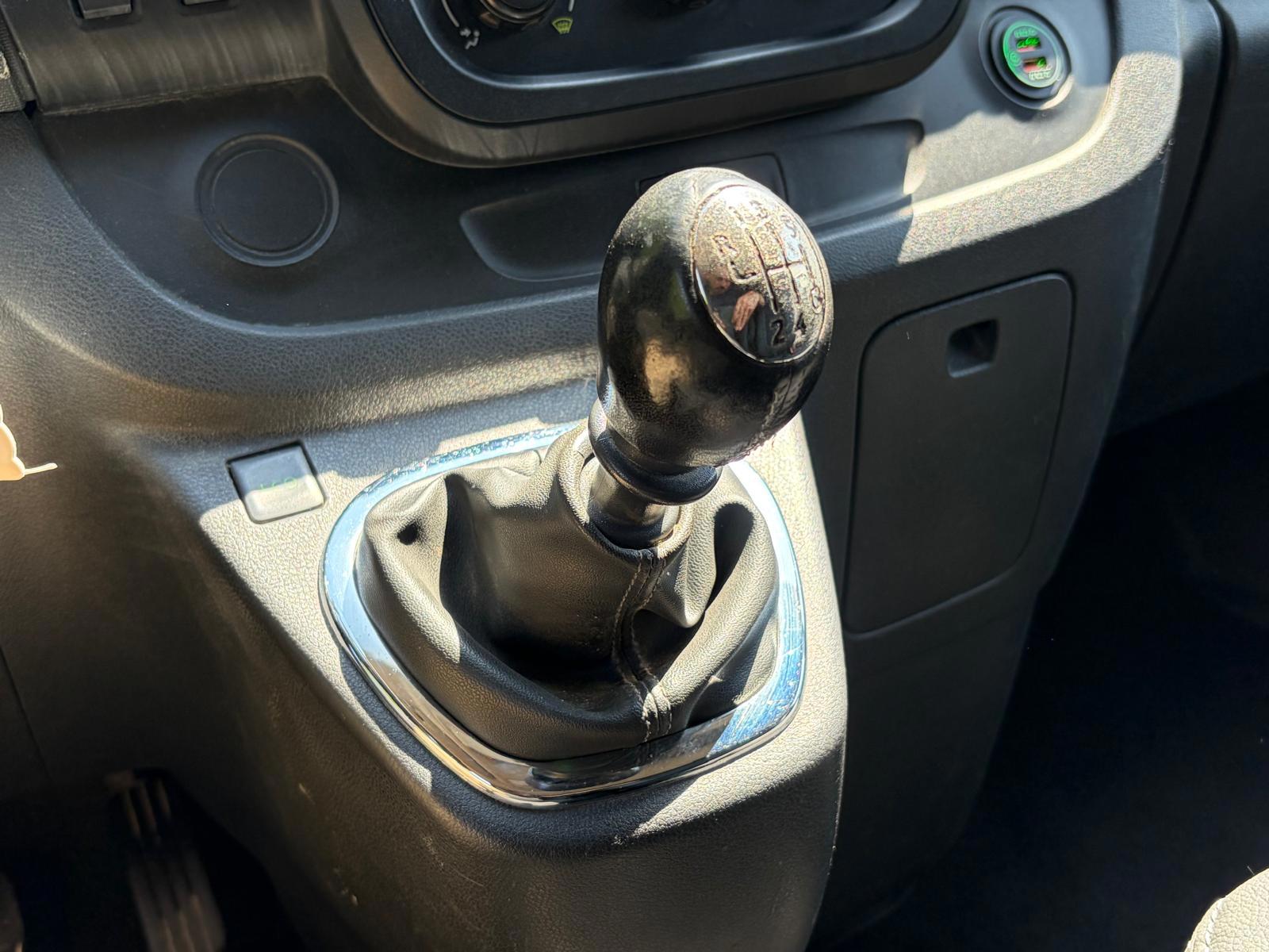 Foto van Opel Vivaro-b
