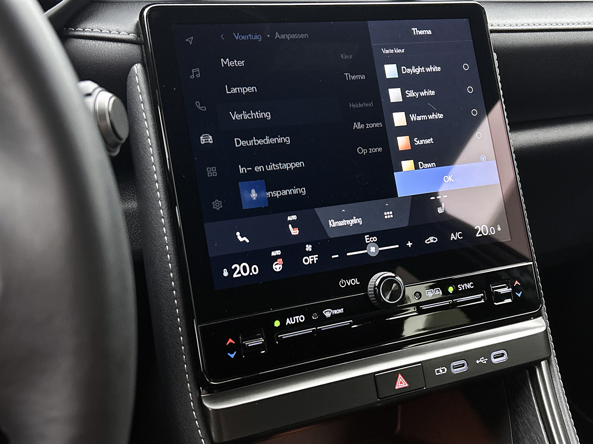Foto van Lexus Lexus LBX
