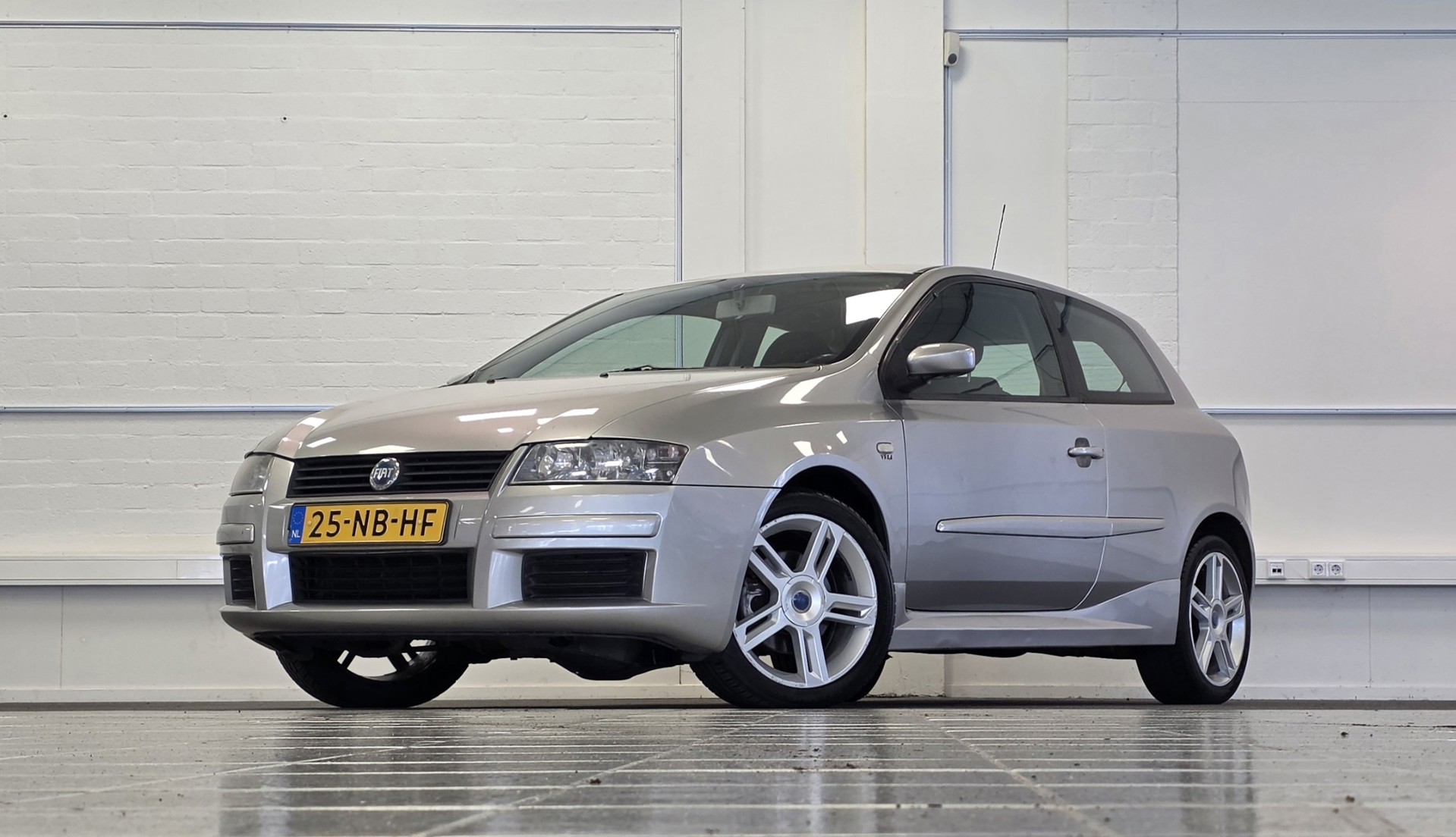 Fiat Fiat Stilo 2.4i 20V Abarth 170pk 17" LM Nieuwe APK Garantie 2003 - voorkant