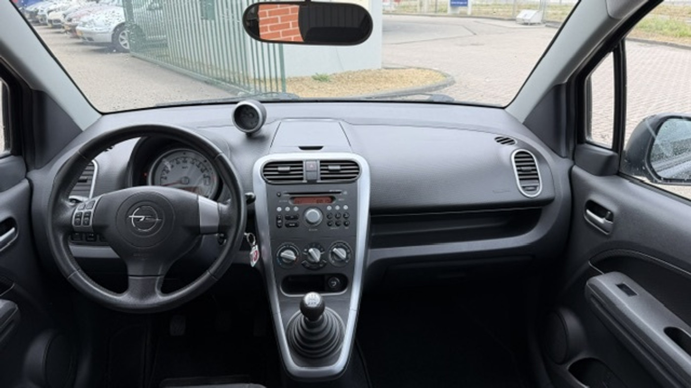 Foto van Opel Agila