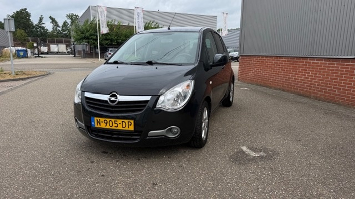 Opel Agila 1.0 Enjoy 2010 - voorkant